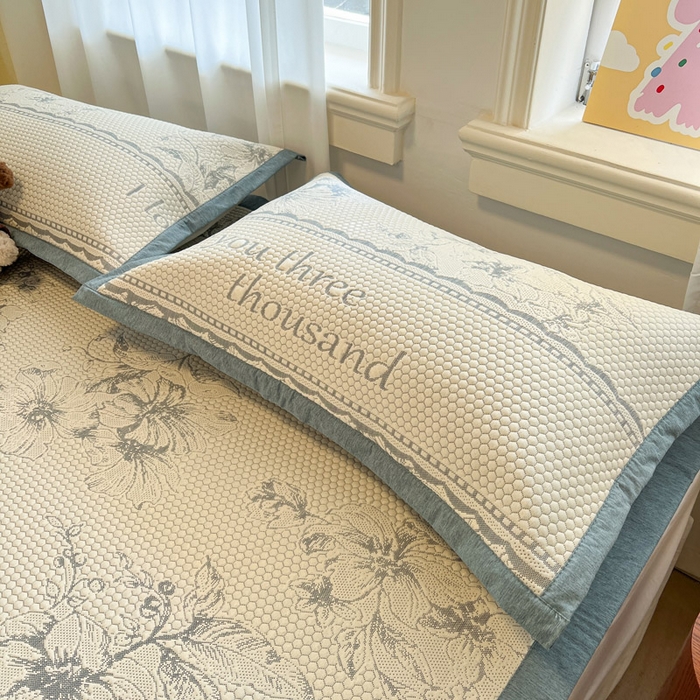 91家纺网 家纺一手货源 找家纺 雅居纺家纺 2026新款A类加厚三明治底提花小清新凉感席床单款凉席席子 悠闲花园