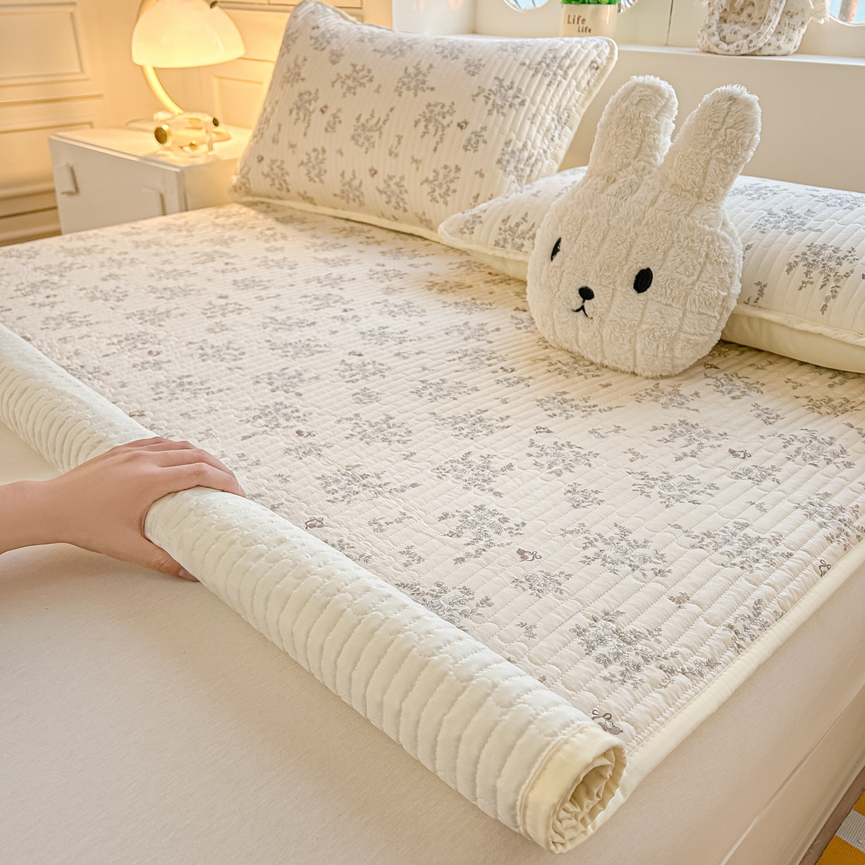 91家纺网 家纺一手货源 找家纺 慕澄家纺 2026新款小清新印花水洗棉床盖夏被四件套 蓝花樱桃