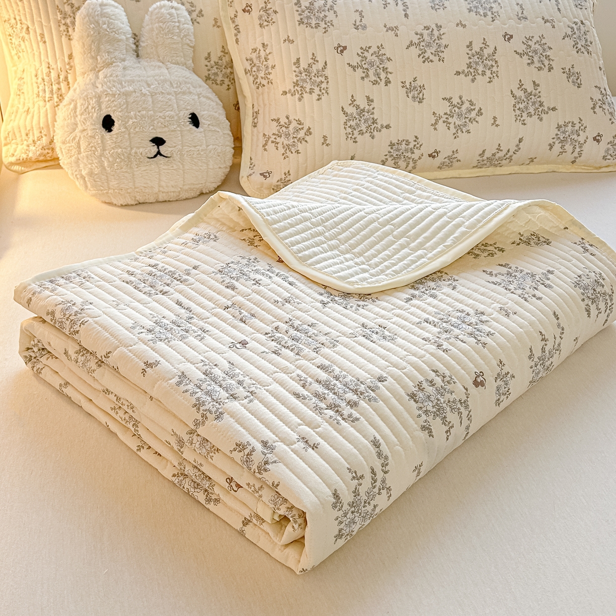 91家纺网 家纺一手货源 找家纺 慕澄家纺 2026新款小清新印花水洗棉床盖夏被四件套 蓝花樱桃