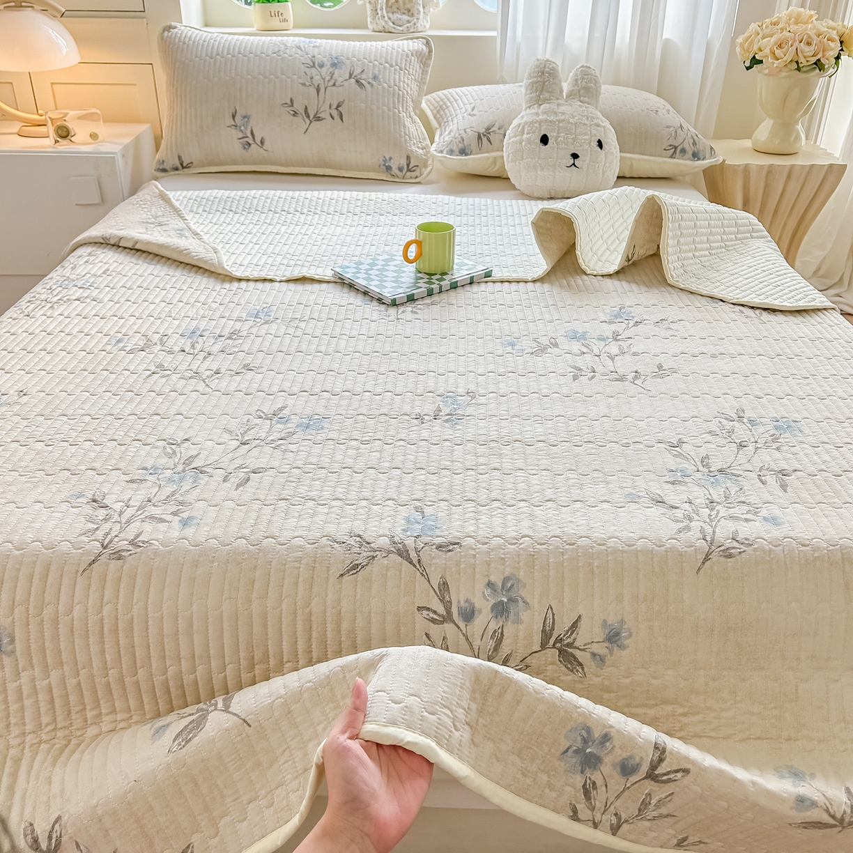 91家纺网 家纺一手货源 找家纺 慕澄家纺 2026新款小清新印花水洗棉床盖夏被四件套 汀兰