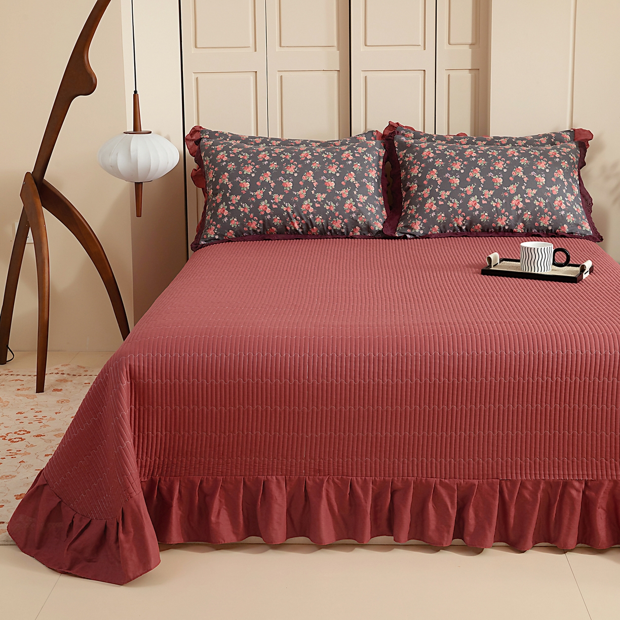 91家纺网 家纺一手货源 找家纺 情煊家纺 2026新款全棉双层纱单品床盖 胭脂红