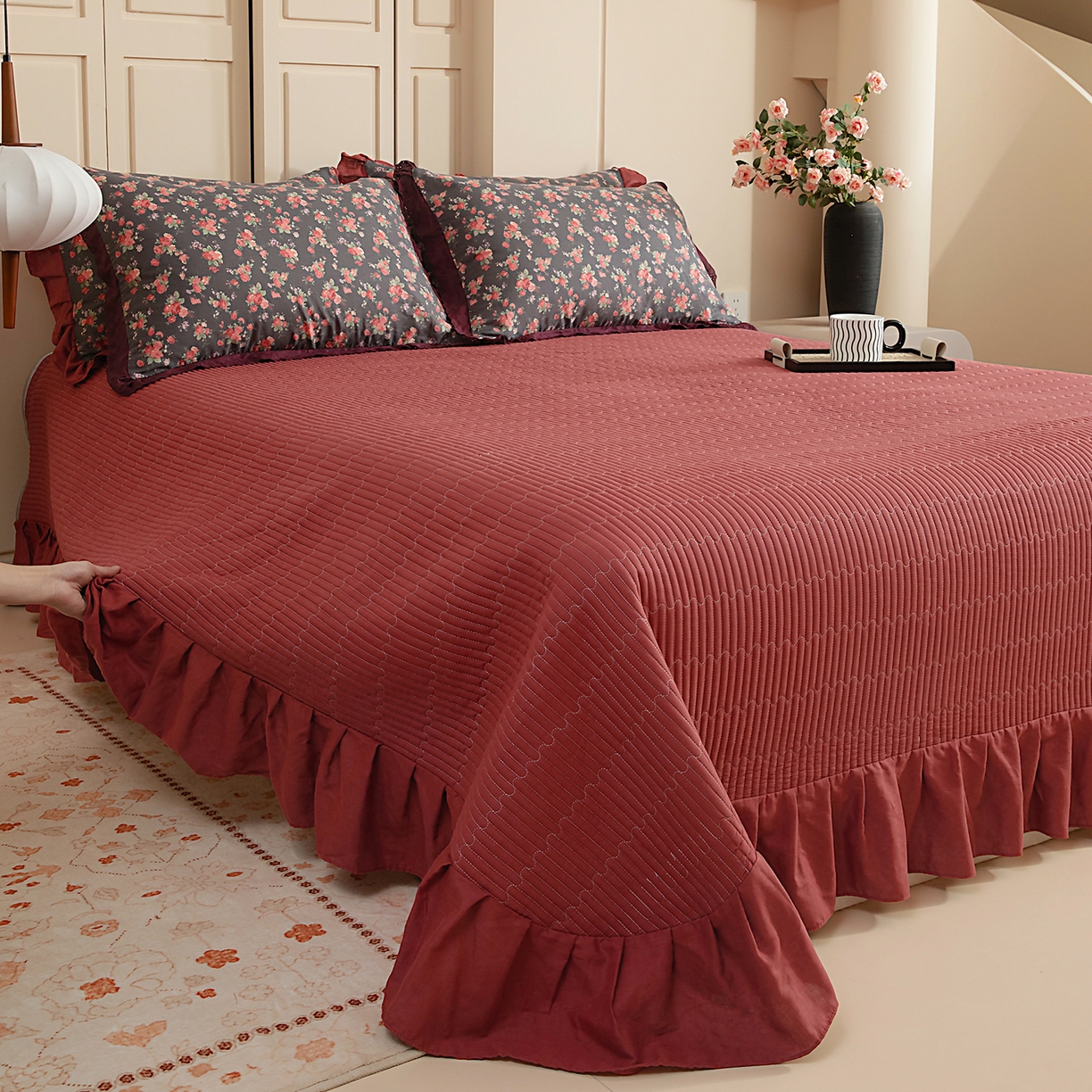 91家纺网 家纺一手货源 找家纺 情煊家纺 2026新款全棉双层纱单品床盖 胭脂红