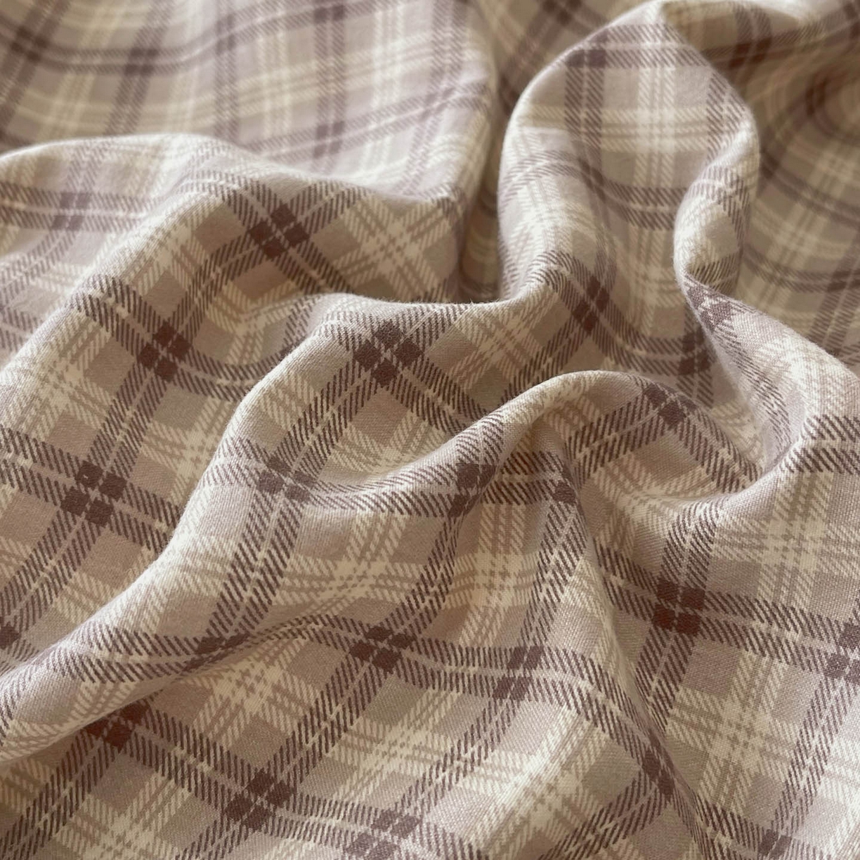 91家纺网 家纺一手货源 找家纺 锦彩家居 2026新款花边格子复古风夹棉床盖四件套-西西里岛系列 西西里岛-咖色