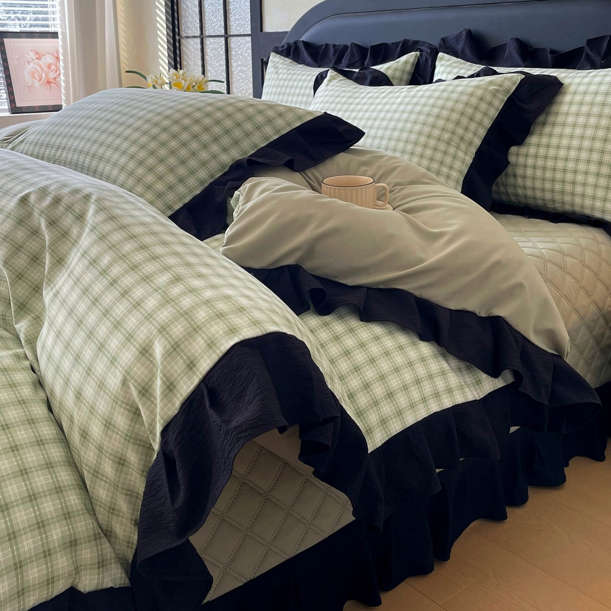 91家纺网 家纺一手货源 找家纺 锦彩家居 2026新款花边格子复古风夹棉床盖四件套-西西里岛系列 西西里岛-藤绿