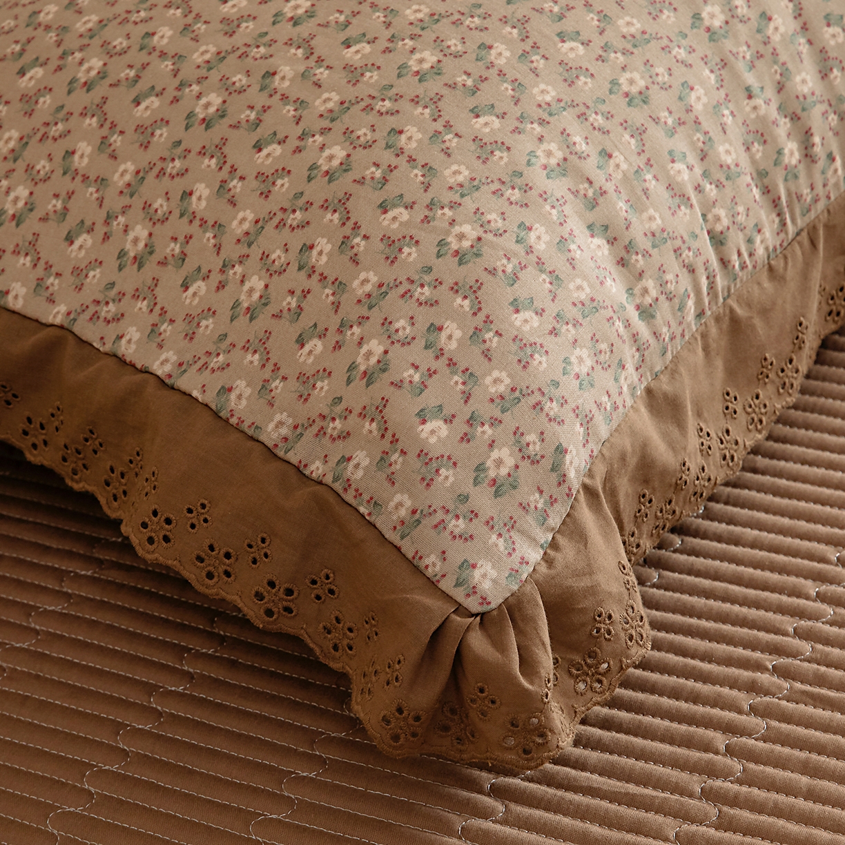 91家纺网 家纺一手货源 找家纺 情煊家纺 2026新款全棉双层纱单品枕套 绣花款-绯红