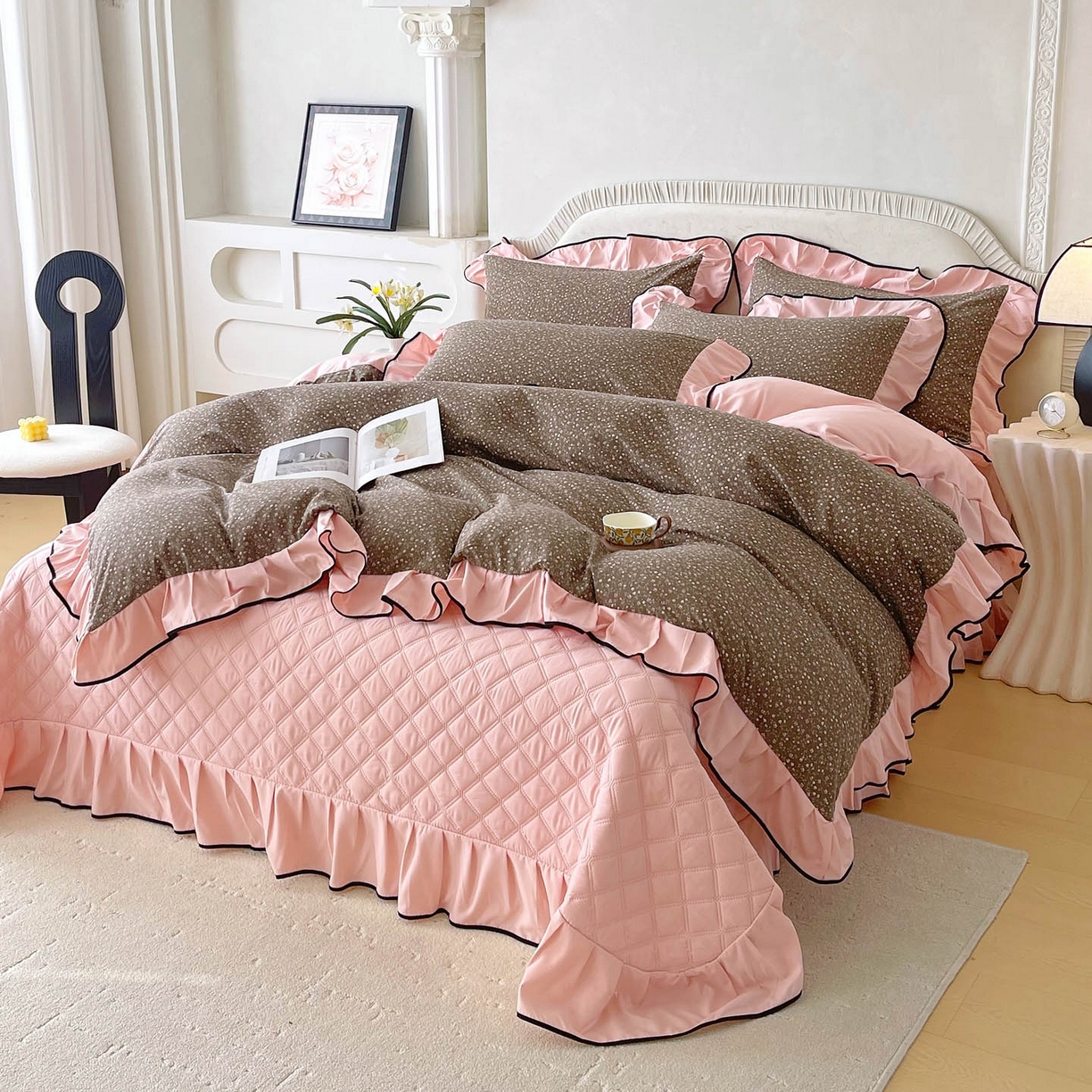 91家纺网 家纺一手货源 找家纺 锦彩家居 2026新款花边小碎花床盖四件套 朝花夕拾