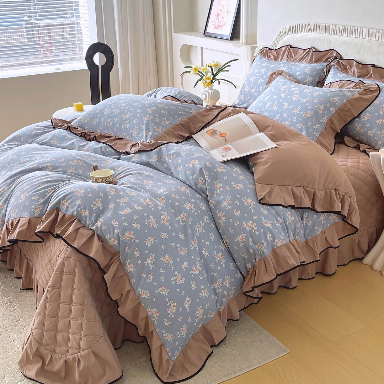 91家纺网 家纺一手货源 找家纺 锦彩家居 2026新款花边小碎花床盖四件套 椿庭怀蓝