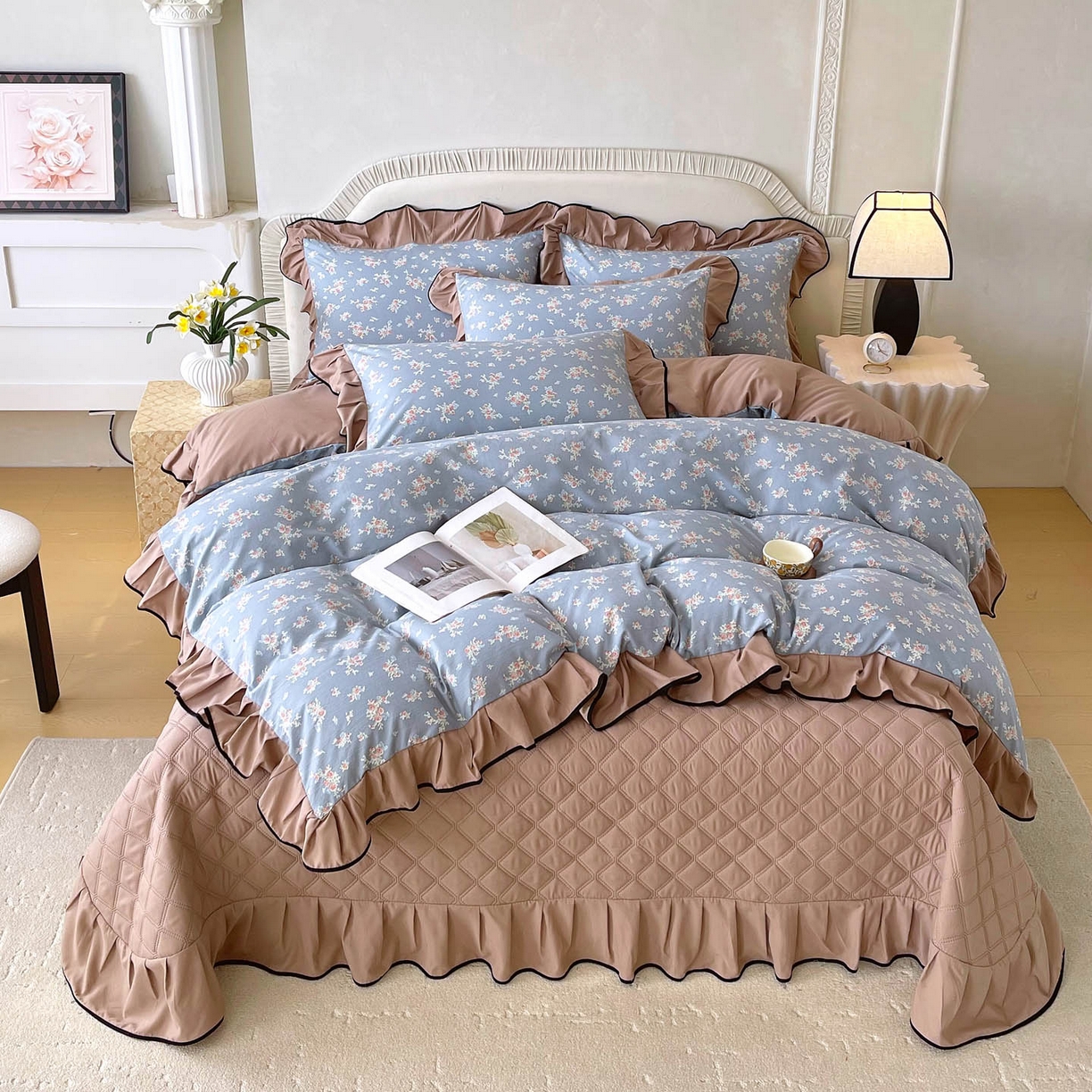 91家纺网 家纺一手货源 找家纺 锦彩家居 2026新款花边小碎花床盖四件套 椿庭怀蓝