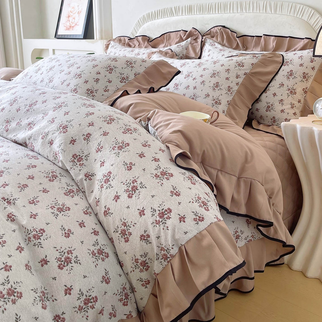 91家纺网 家纺一手货源 找家纺 锦彩家居 2026新款花边小碎花床盖四件套 丹枫白露