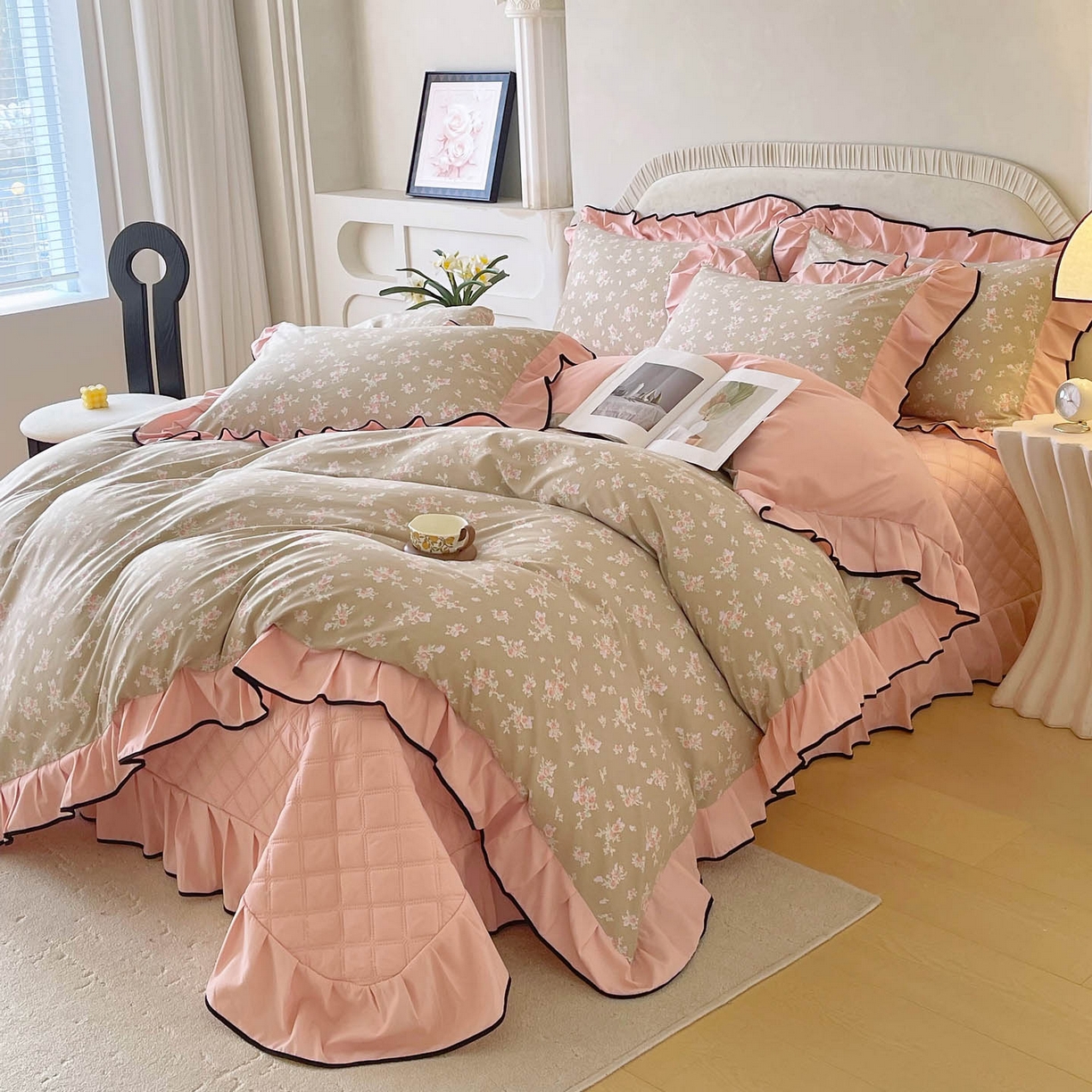 91家纺网 家纺一手货源 找家纺 锦彩家居 2026新款花边小碎花床盖四件套 花漾甜心