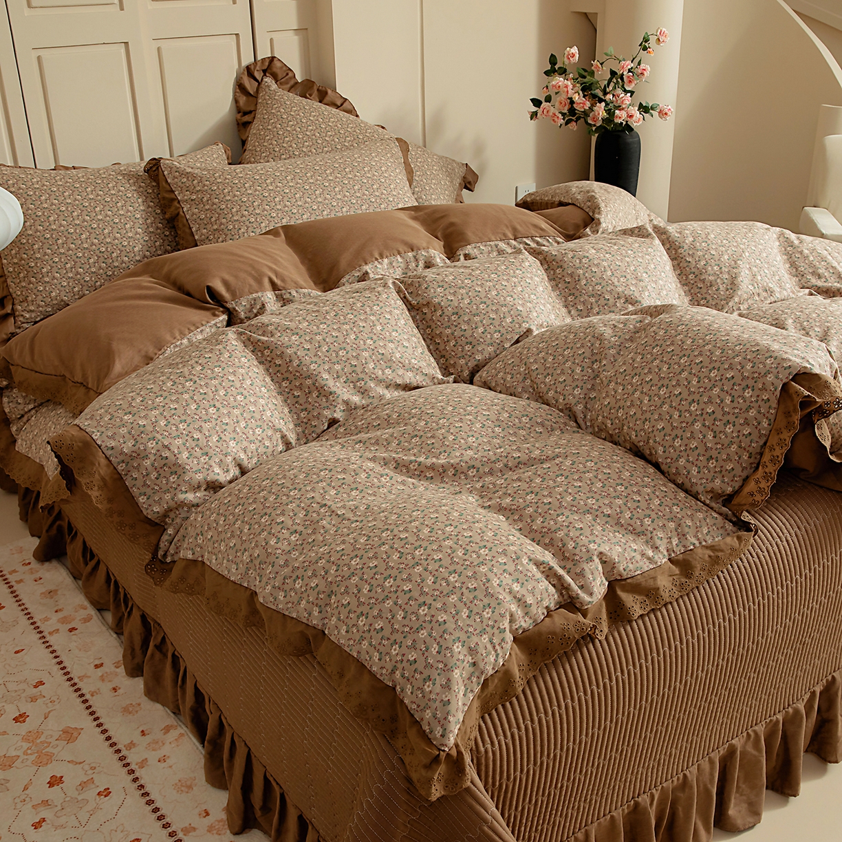 91家纺网 家纺一手货源 找家纺 情煊家纺 2026新款全棉双层纱花边款绣花款单被套 绣花款-绯红