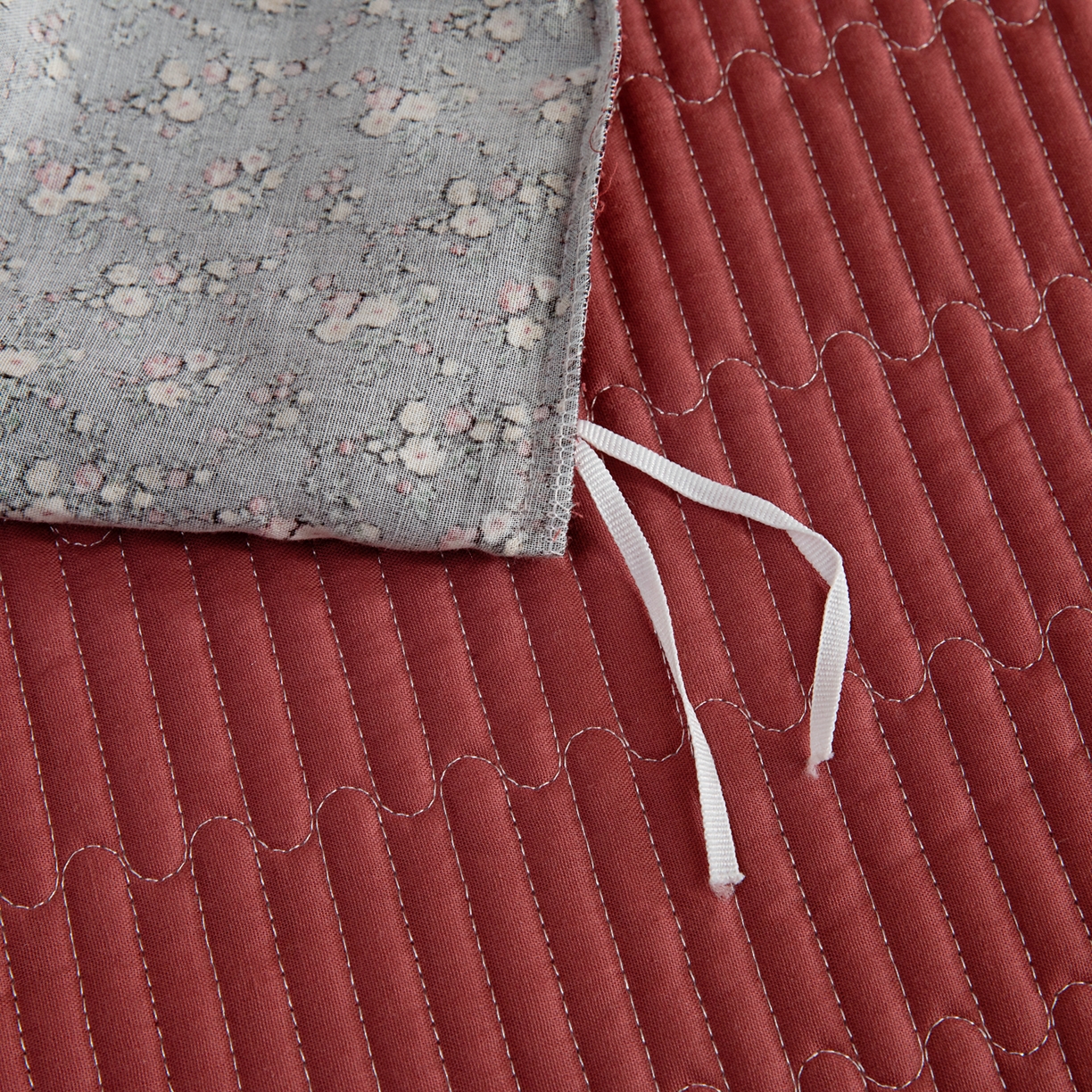 91家纺网 家纺一手货源 找家纺 情煊家纺 2026新款全棉双层纱花边款绣花款单被套 绣花款-海棠红