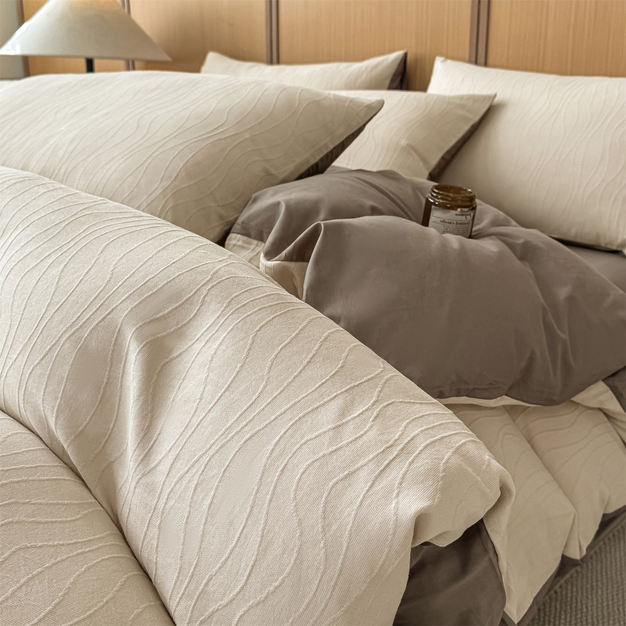 91家纺网 家纺一手货源 找家纺 灰鲸 2026新款全棉纯棉三层纱色织提花四件套 浅忆-可可奶咖