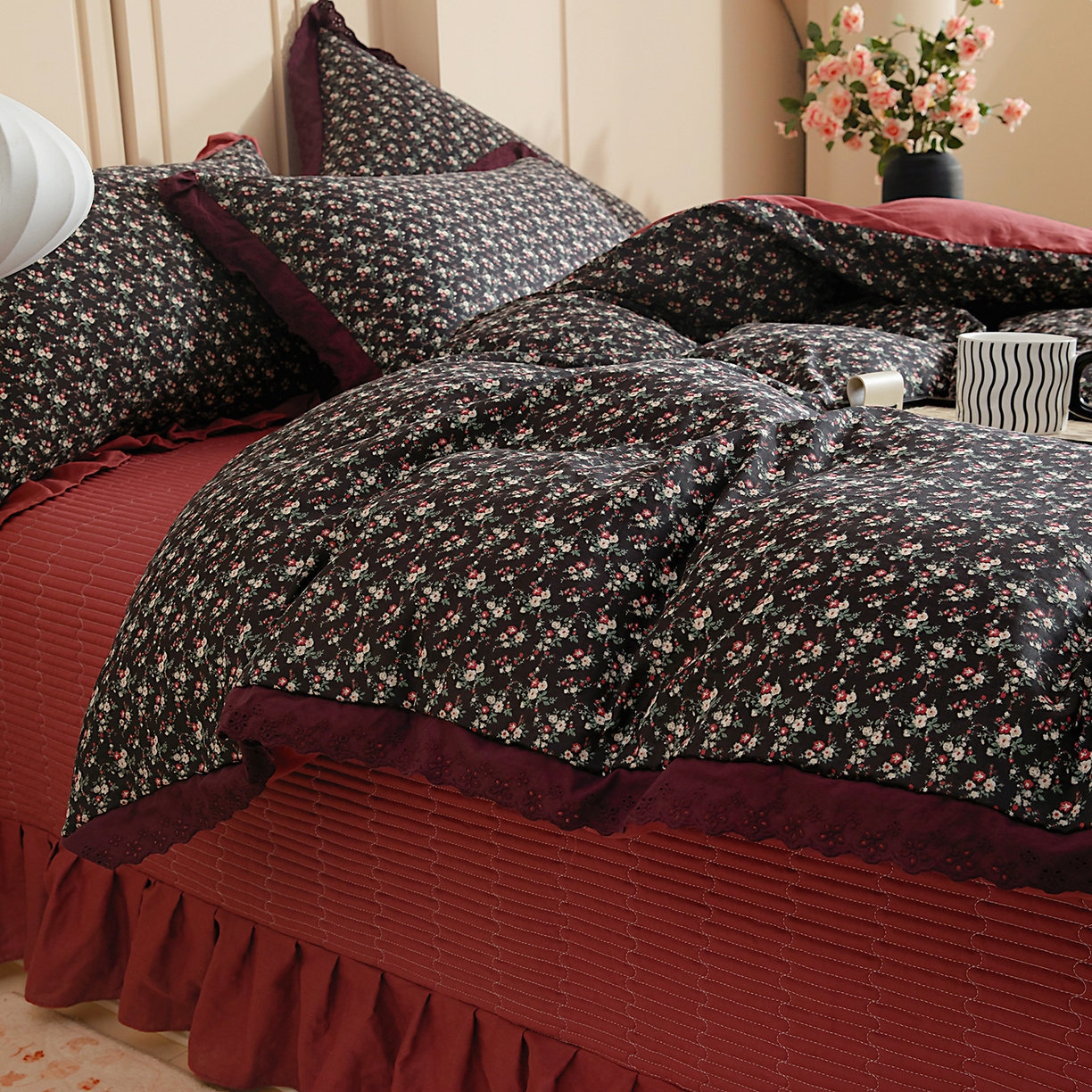 91家纺网 家纺一手货源 找家纺 情煊家纺 2026新款全棉双层纱花边款绣花款单被套 绣花款-海棠红