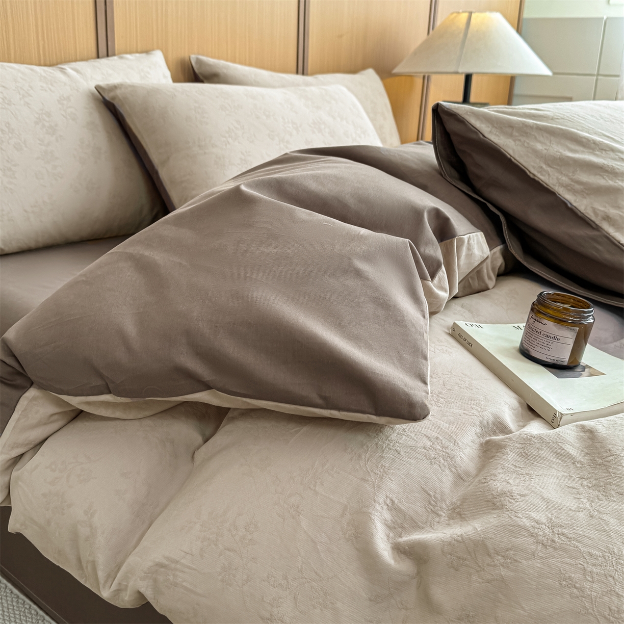 91家纺网 家纺一手货源 找家纺 灰鲸 2026新款全棉纯棉三层纱色织提花四件套 花影-可可奶咖