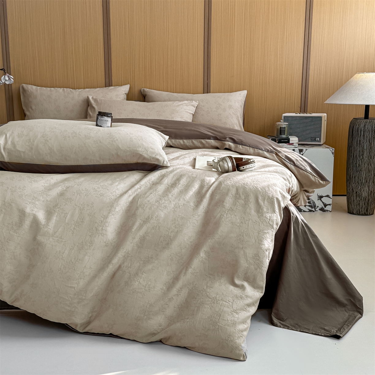 91家纺网 家纺一手货源 找家纺 灰鲸 2026新款全棉纯棉三层纱色织提花四件套 花影-可可奶咖