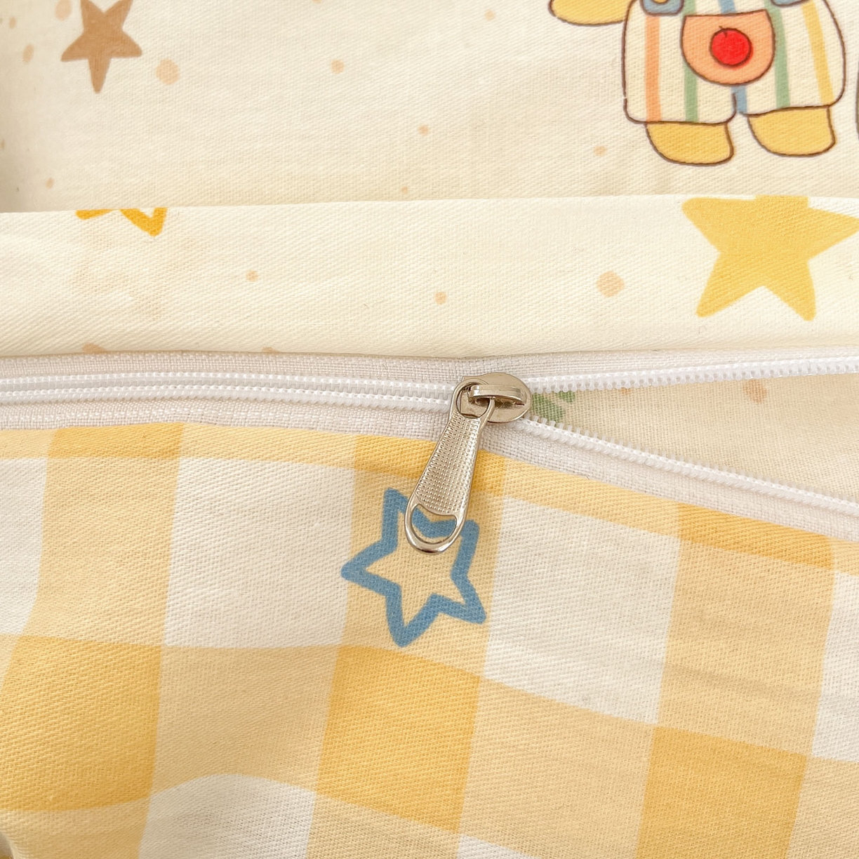 91家纺网 家纺一手货源 找家纺 睡美美家纺 2026新款全棉纯棉斜纹印花喷气小清新四季款学生三件套四件套 快乐小星星