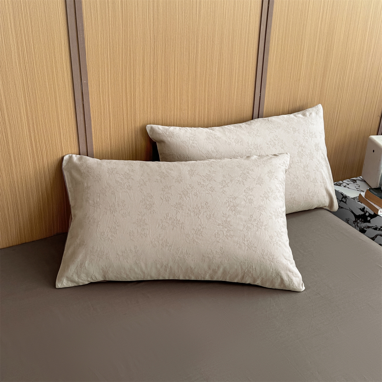 91家纺网 家纺一手货源 找家纺 灰鲸 2026新款全棉纯棉三层纱色织提花四件套 花影-可可奶咖