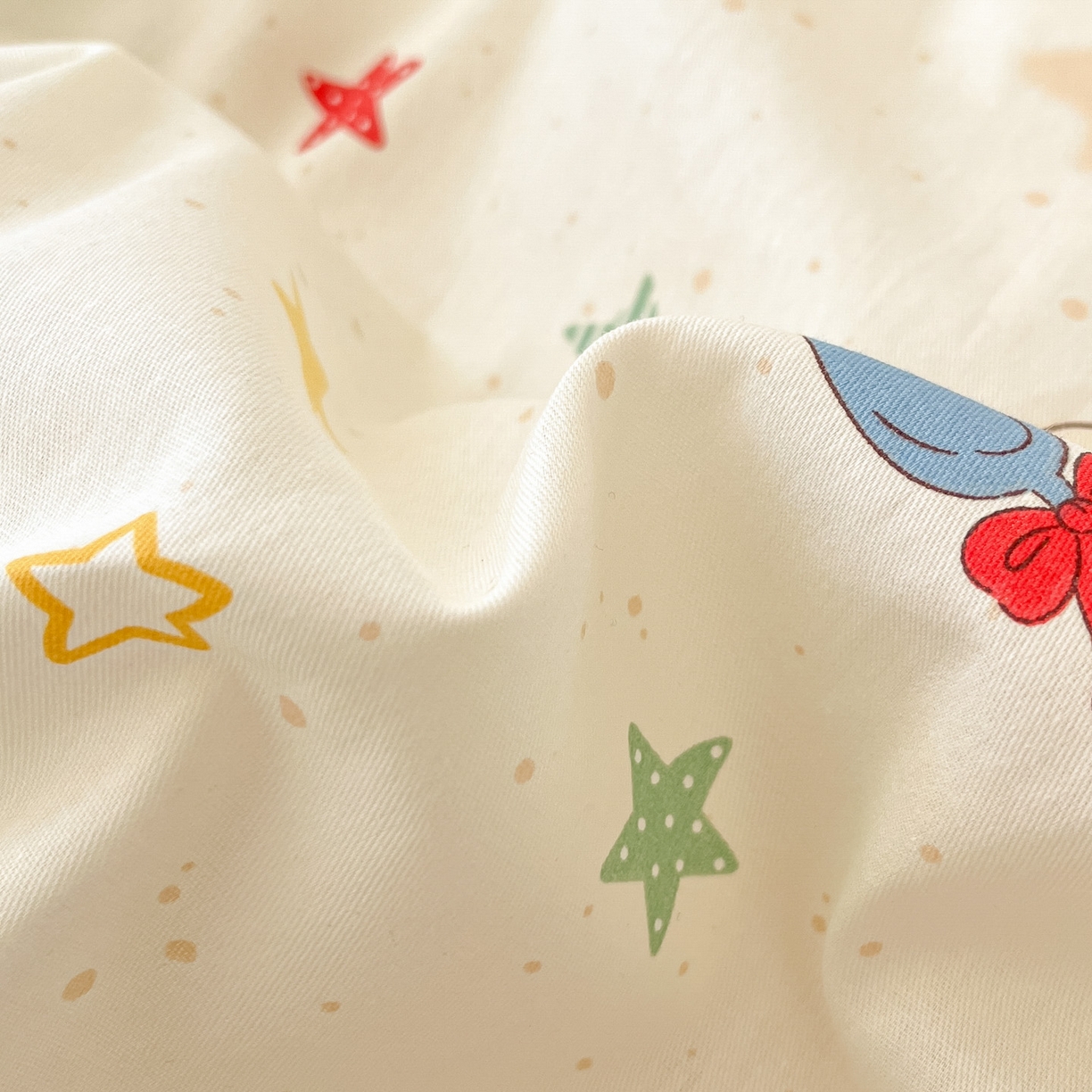 91家纺网 家纺一手货源 找家纺 睡美美家纺 2026新款全棉纯棉斜纹印花喷气小清新四季款学生三件套四件套 快乐小星星