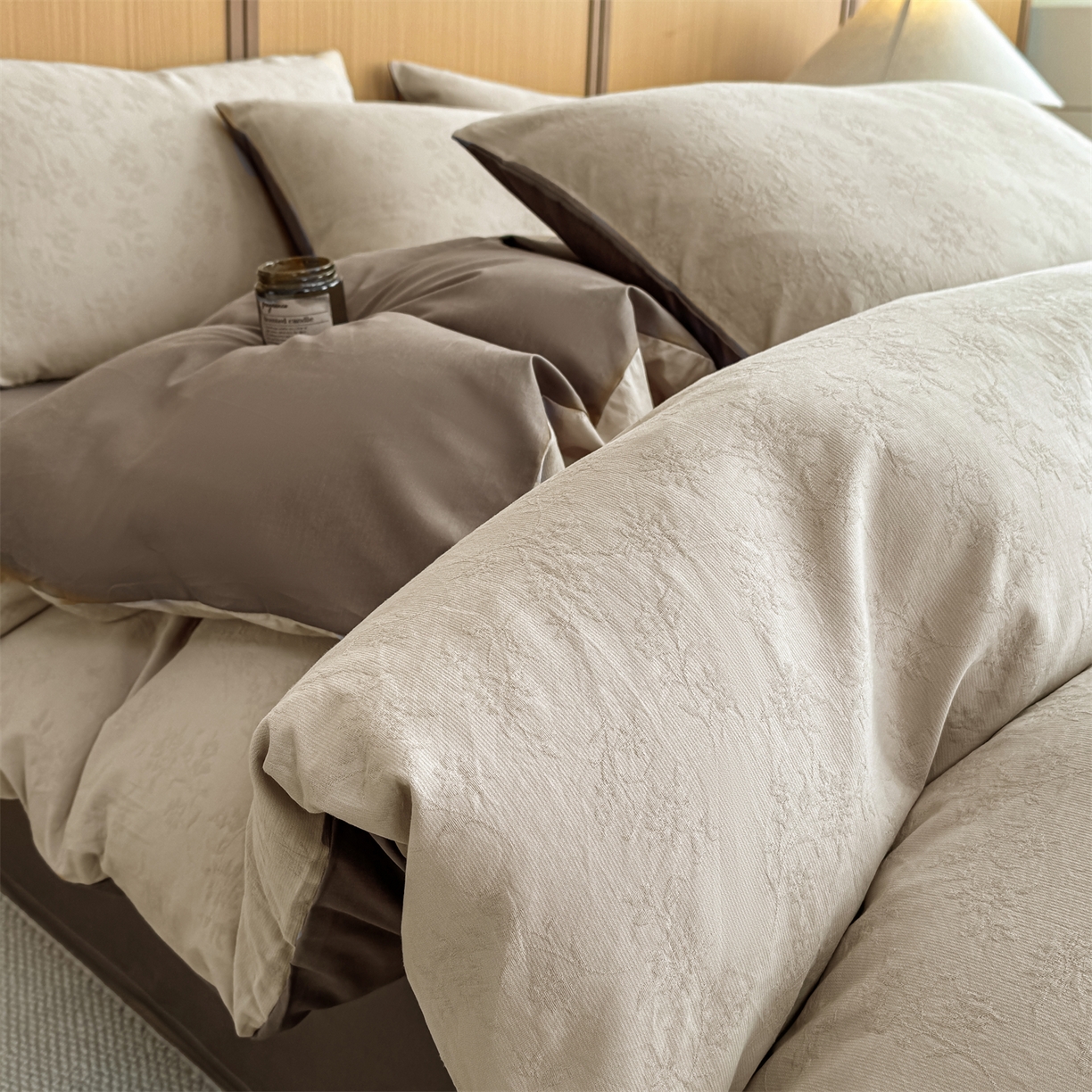 91家纺网 家纺一手货源 找家纺 灰鲸 2026新款全棉纯棉三层纱色织提花四件套 花影-可可奶咖