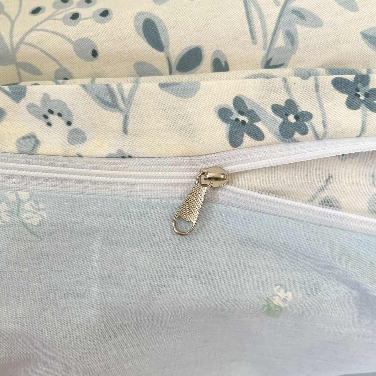 91家纺网 家纺一手货源 找家纺 睡美美家纺 2026新款全棉纯棉斜纹印花喷气小清新四季款学生三件套四件套 蓝沫