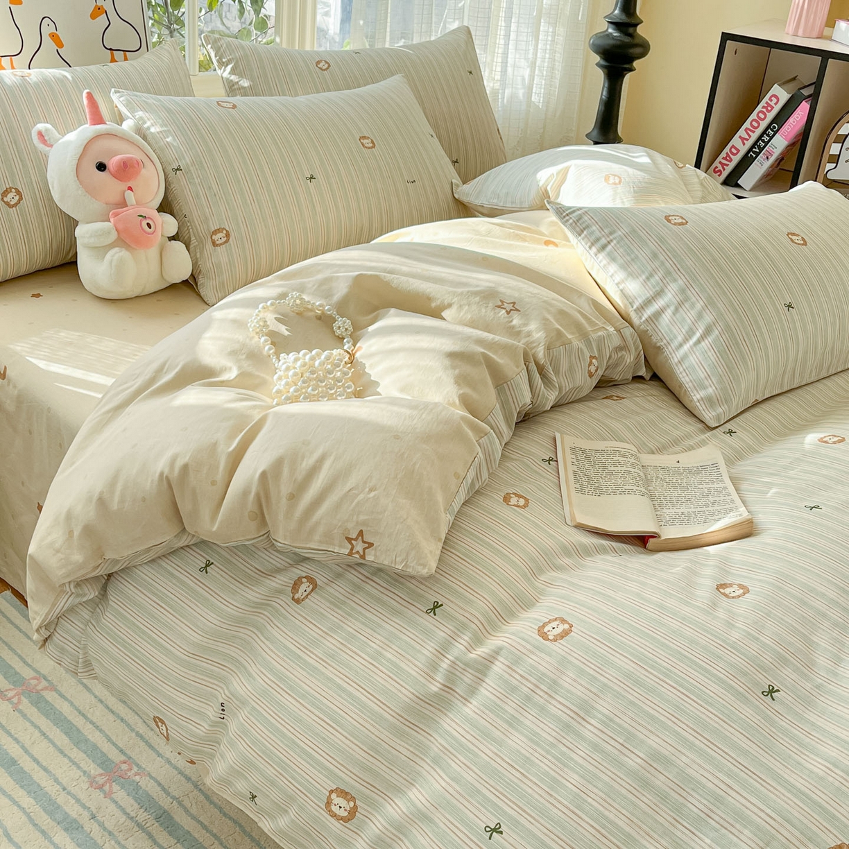 91家纺网 家纺一手货源 找家纺 睡美美家纺 2026新款全棉纯棉斜纹印花喷气小清新四季款学生三件套四件套 萌萌小狮子