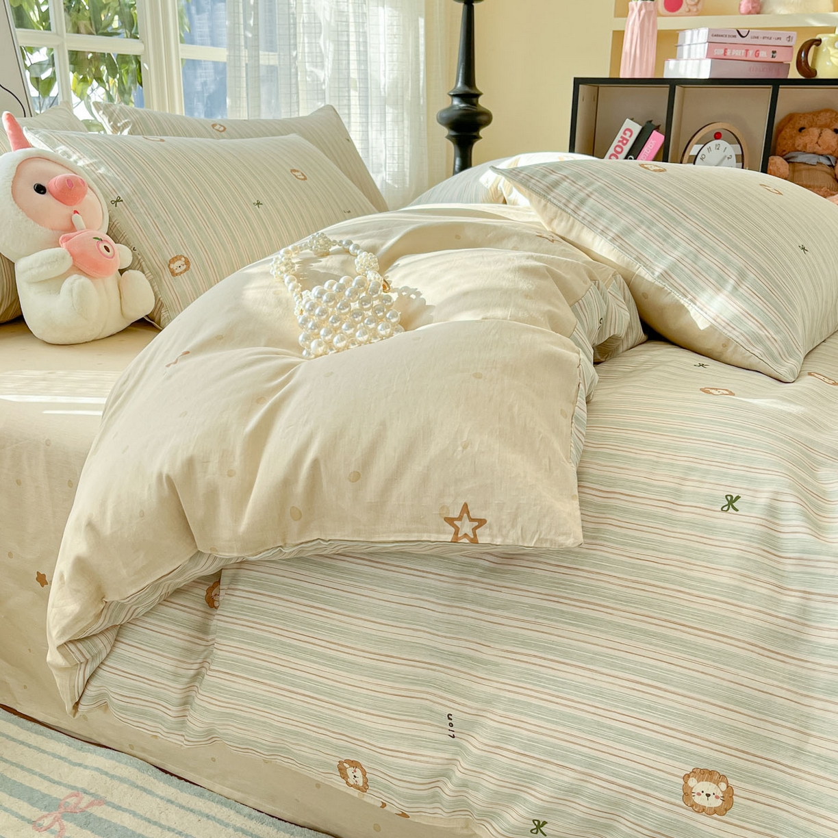 91家纺网 家纺一手货源 找家纺 睡美美家纺 2026新款全棉纯棉斜纹印花喷气小清新四季款学生三件套四件套 萌萌小狮子