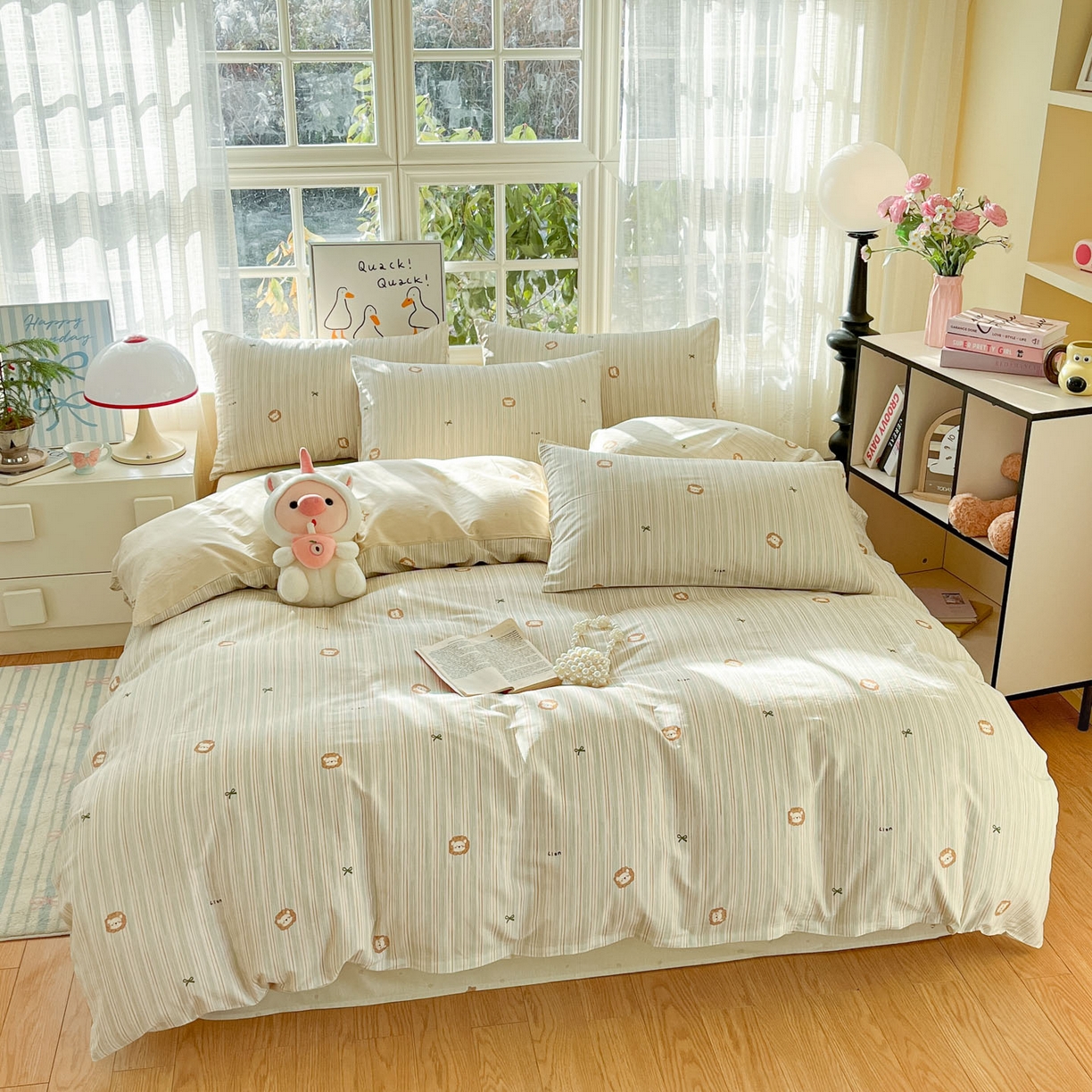 91家纺网 家纺一手货源 找家纺 睡美美家纺 2026新款全棉纯棉斜纹印花喷气小清新四季款学生三件套四件套 萌萌小狮子