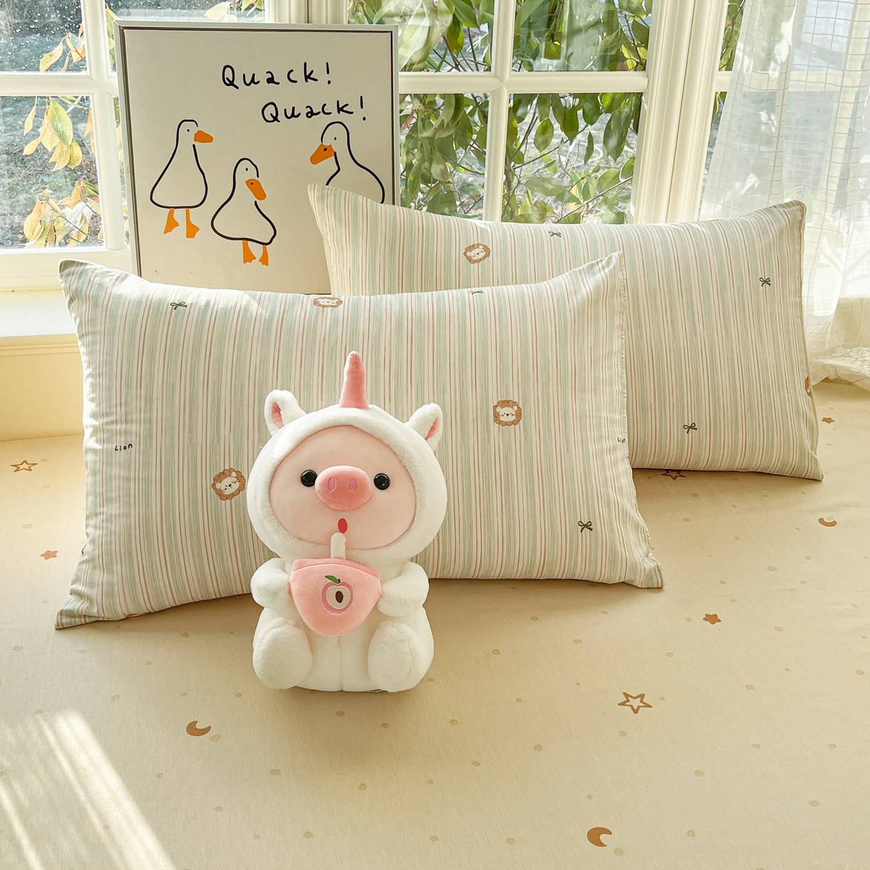 91家纺网 家纺一手货源 找家纺 睡美美家纺 2026新款全棉纯棉斜纹印花喷气小清新四季款学生三件套四件套 萌萌小狮子