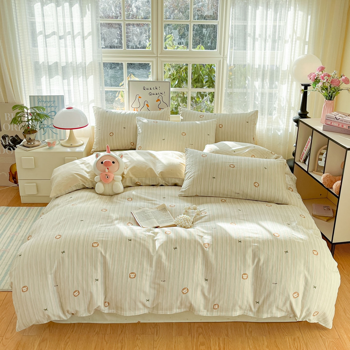 91家纺网 家纺一手货源 找家纺 睡美美家纺 2026新款全棉纯棉斜纹印花喷气小清新四季款学生三件套四件套 萌萌小狮子