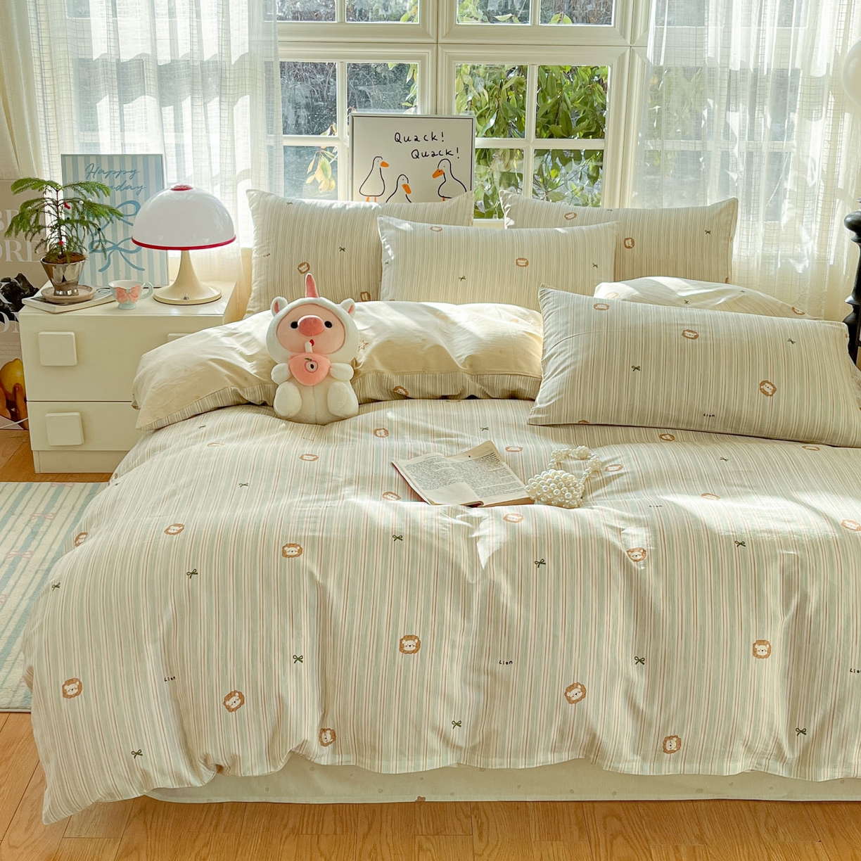 91家纺网 家纺一手货源 找家纺 睡美美家纺 2026新款全棉纯棉斜纹印花喷气小清新四季款学生三件套四件套 萌萌小狮子