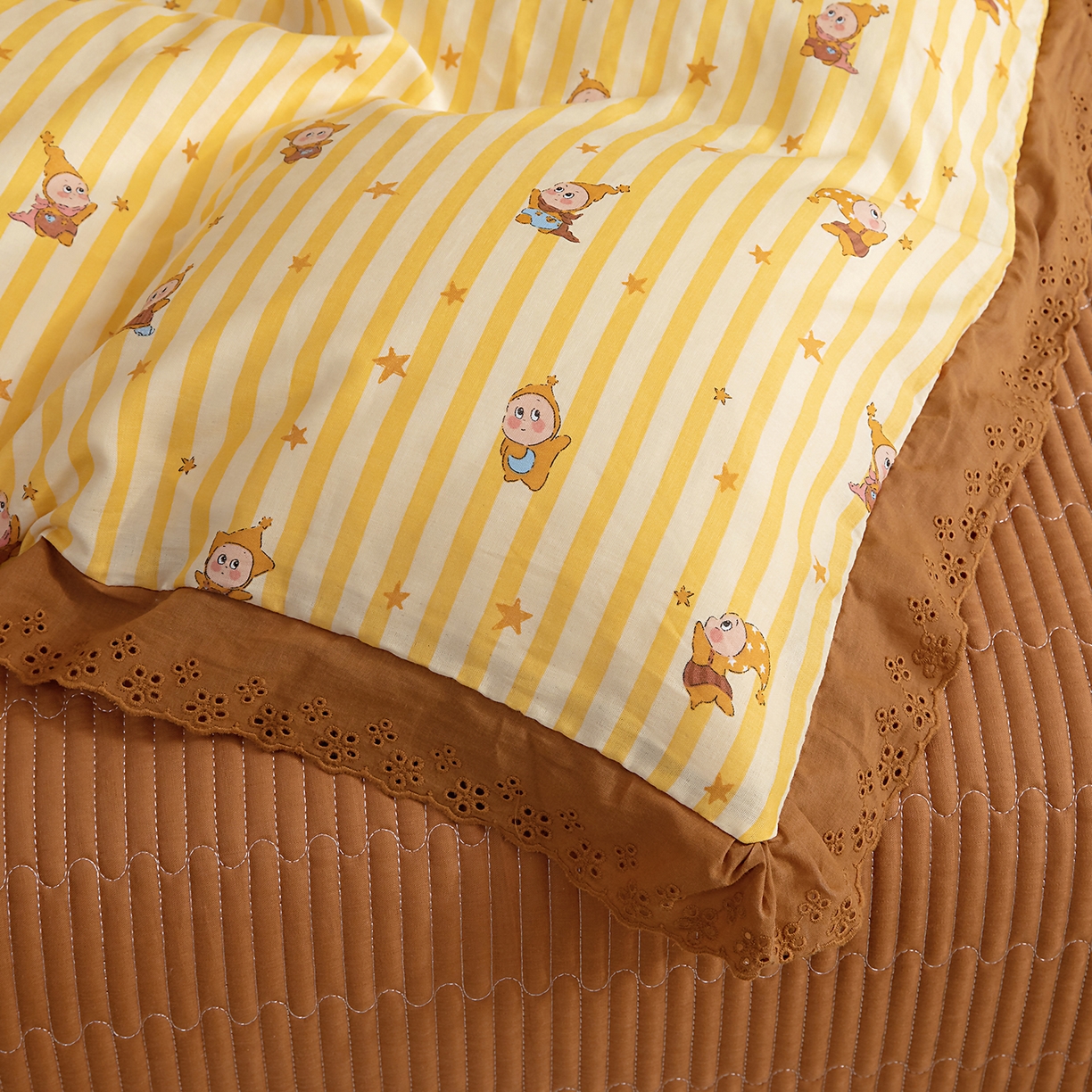 91家纺网 家纺一手货源 找家纺 情煊家纺 2026新款全棉双层纱花边款绣花款单被套 绣花款-星星人