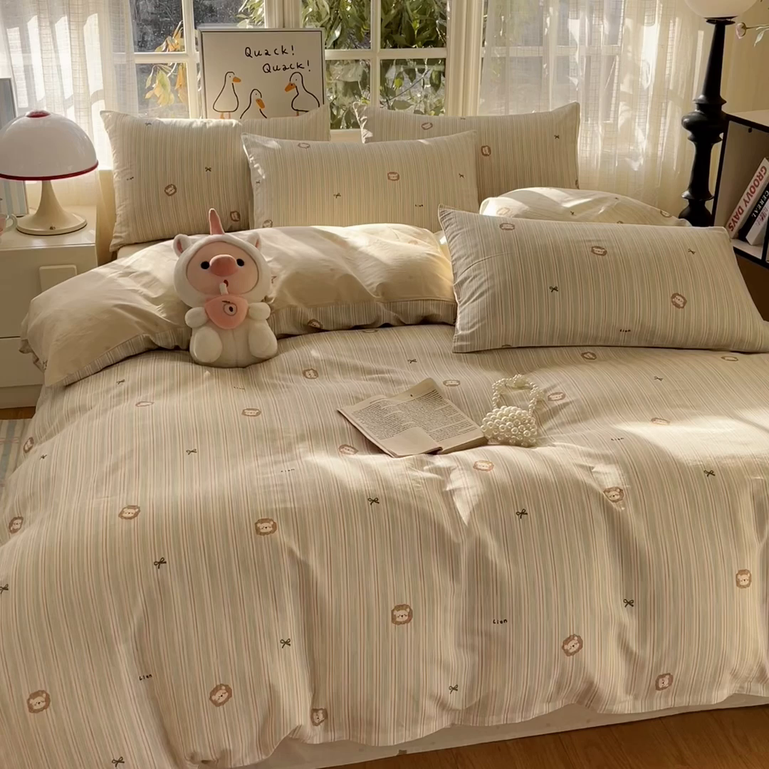 91家纺网 家纺一手货源 找家纺 睡美美家纺 2026新款全棉纯棉斜纹印花喷气小清新四季款学生三件套四件套 萌萌小狮子