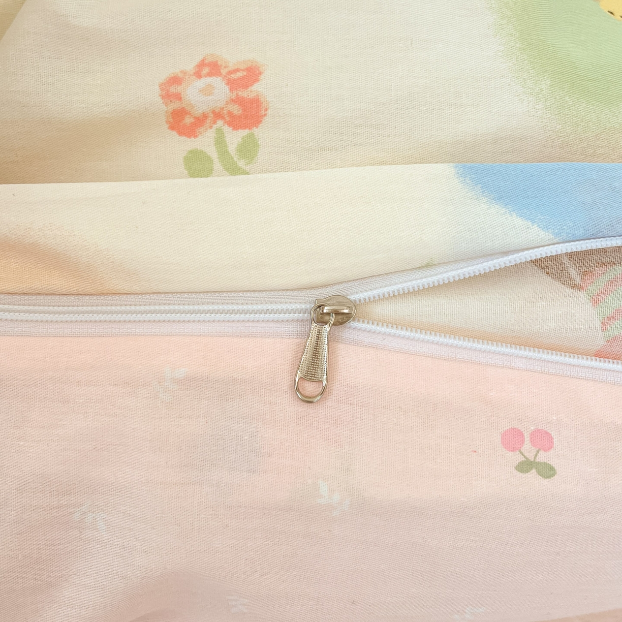 91家纺网 家纺一手货源 找家纺 睡美美家纺 2026新款全棉纯棉斜纹印花喷气小清新四季款学生三件套四件套 奶糕世界