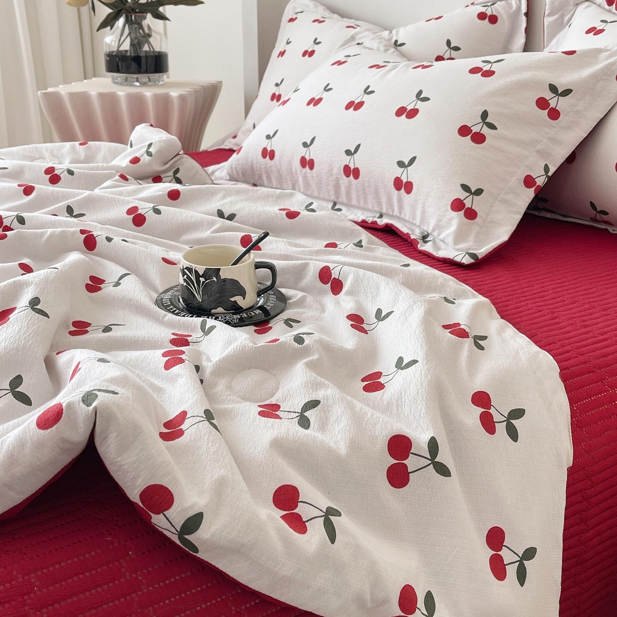 91家纺网 家纺一手货源 找家纺 锦彩家居 2026新款皱皱水洗棉夏被床盖四件套 樱桃蜜语