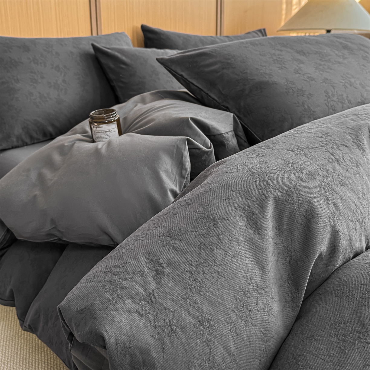 91家纺网 家纺一手货源 找家纺 灰鲸 2026新款全棉纯棉三层纱色织提花四件套 花影-素墨