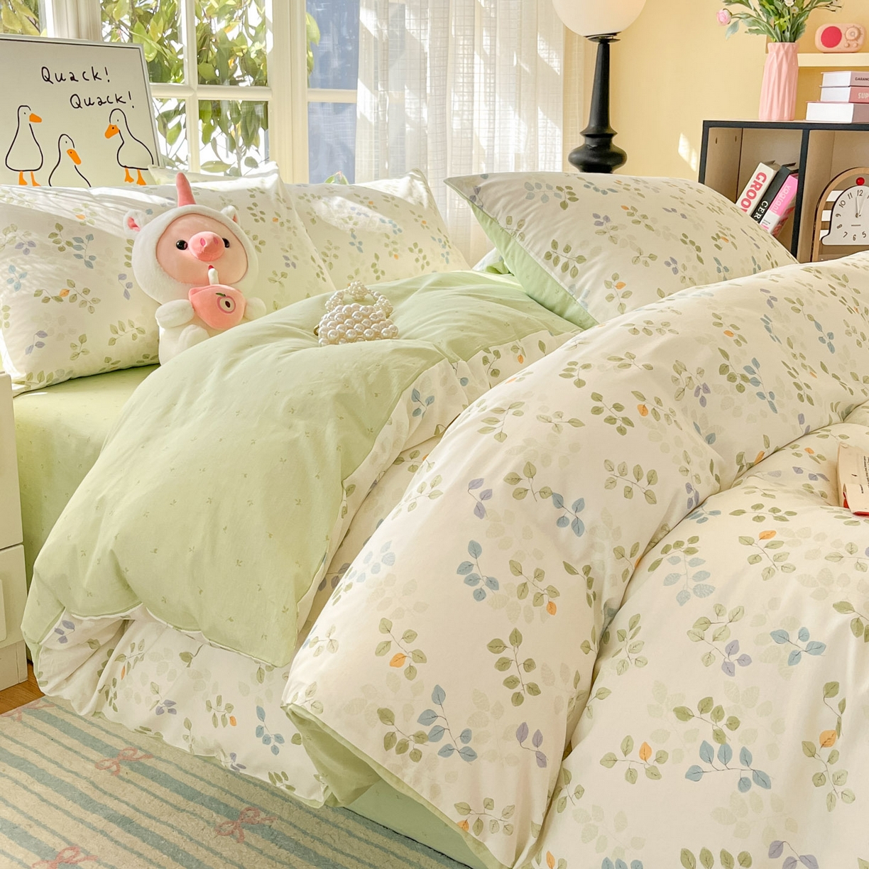 91家纺网 家纺一手货源 找家纺 睡美美家纺 2026新款全棉纯棉斜纹印花喷气小清新四季款学生三件套四件套 浅浅叶语