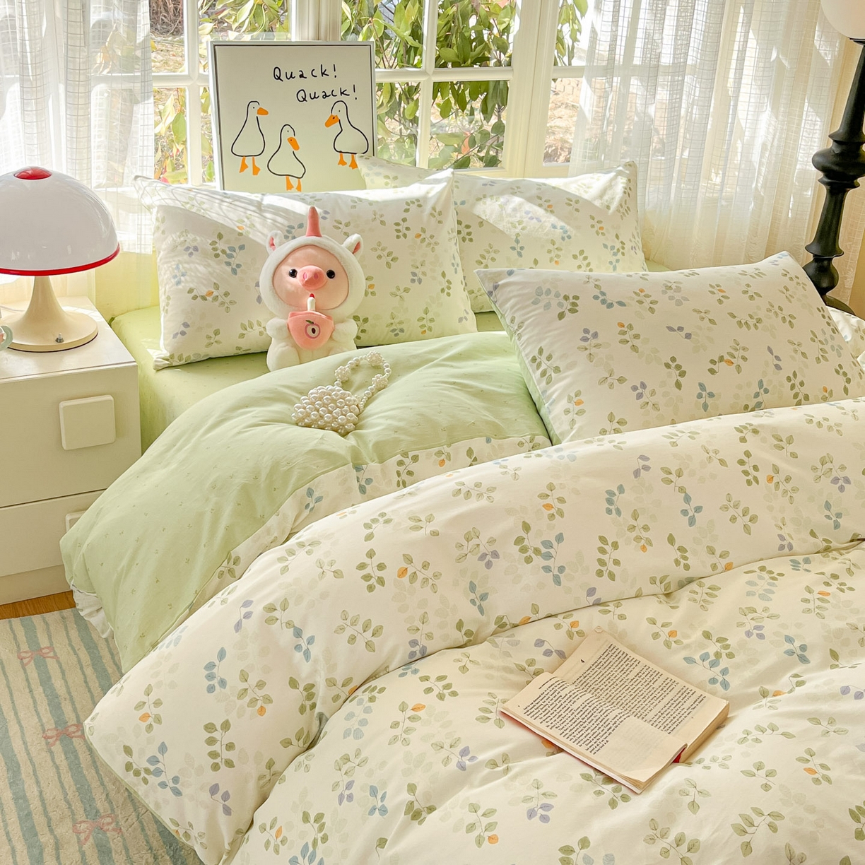 91家纺网 家纺一手货源 找家纺 睡美美家纺 2026新款全棉纯棉斜纹印花喷气小清新四季款学生三件套四件套 浅浅叶语