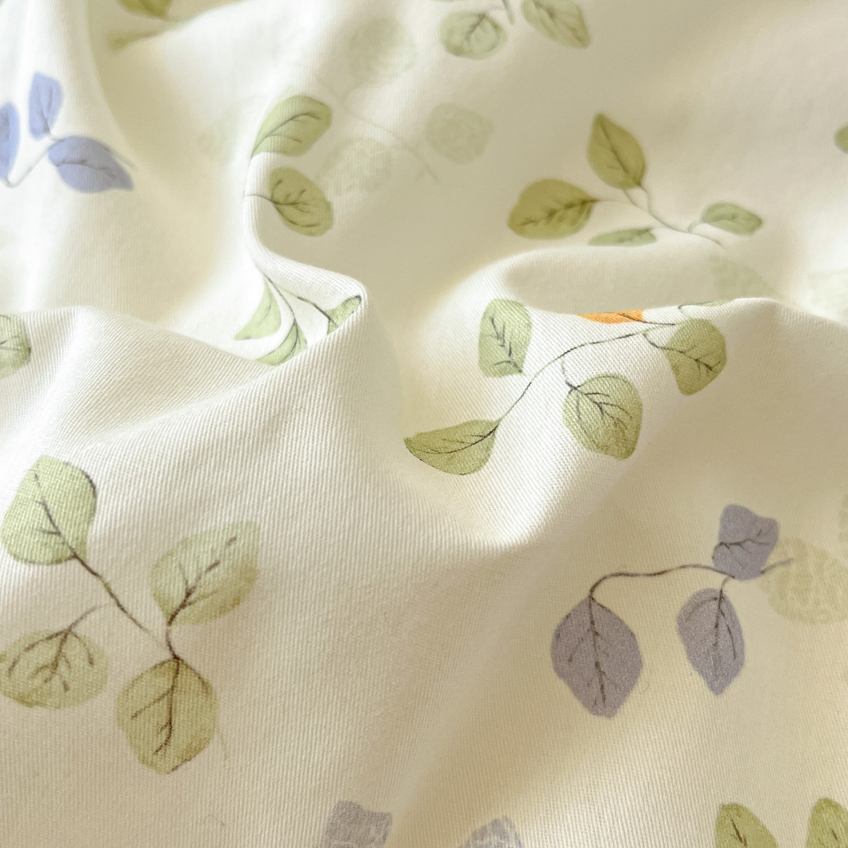 91家纺网 家纺一手货源 找家纺 睡美美家纺 2026新款全棉纯棉斜纹印花喷气小清新四季款学生三件套四件套 浅浅叶语