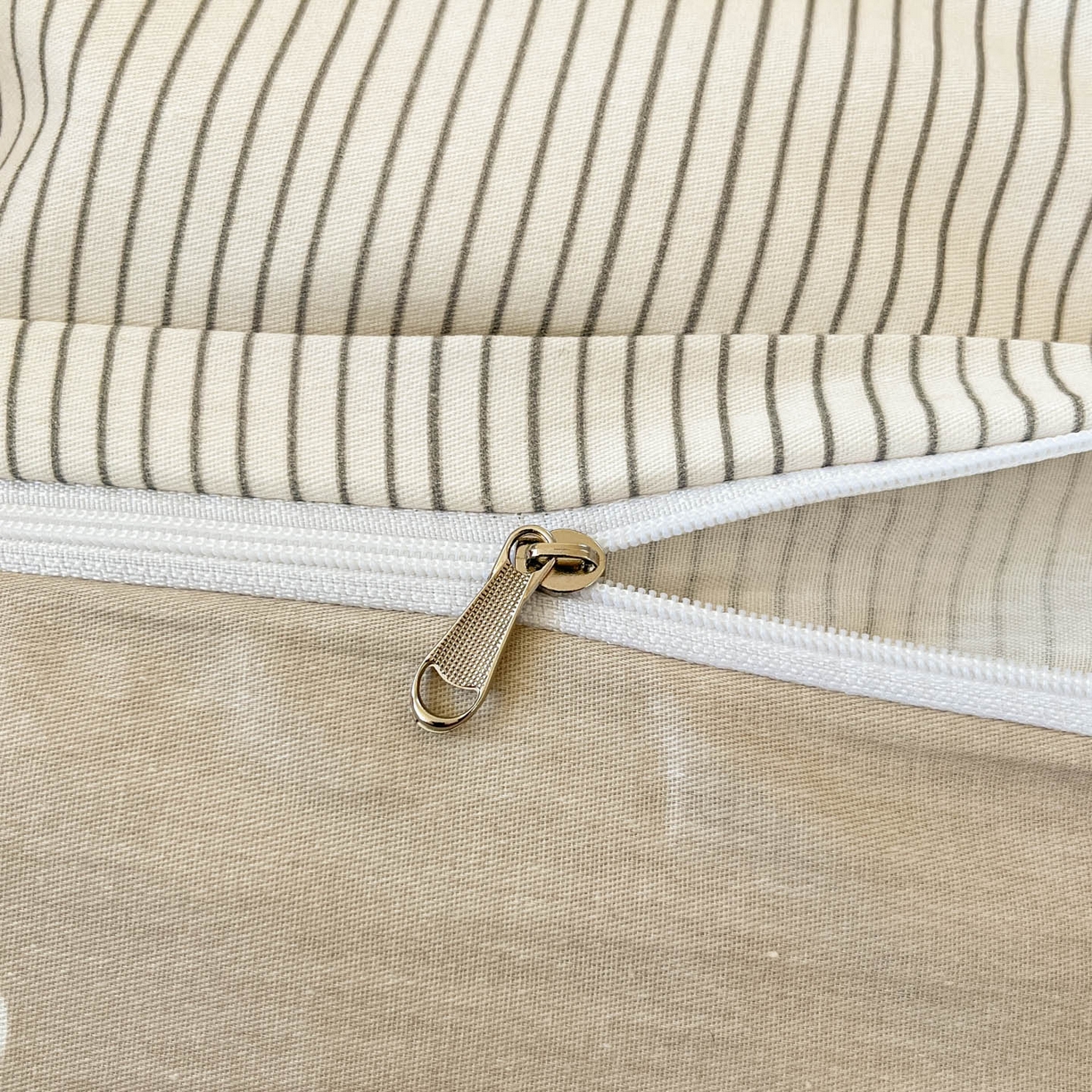 91家纺网 家纺一手货源 找家纺 睡美美家纺 2026新款全棉纯棉斜纹印花喷气小清新四季款学生三件套四件套 趣味萌犬