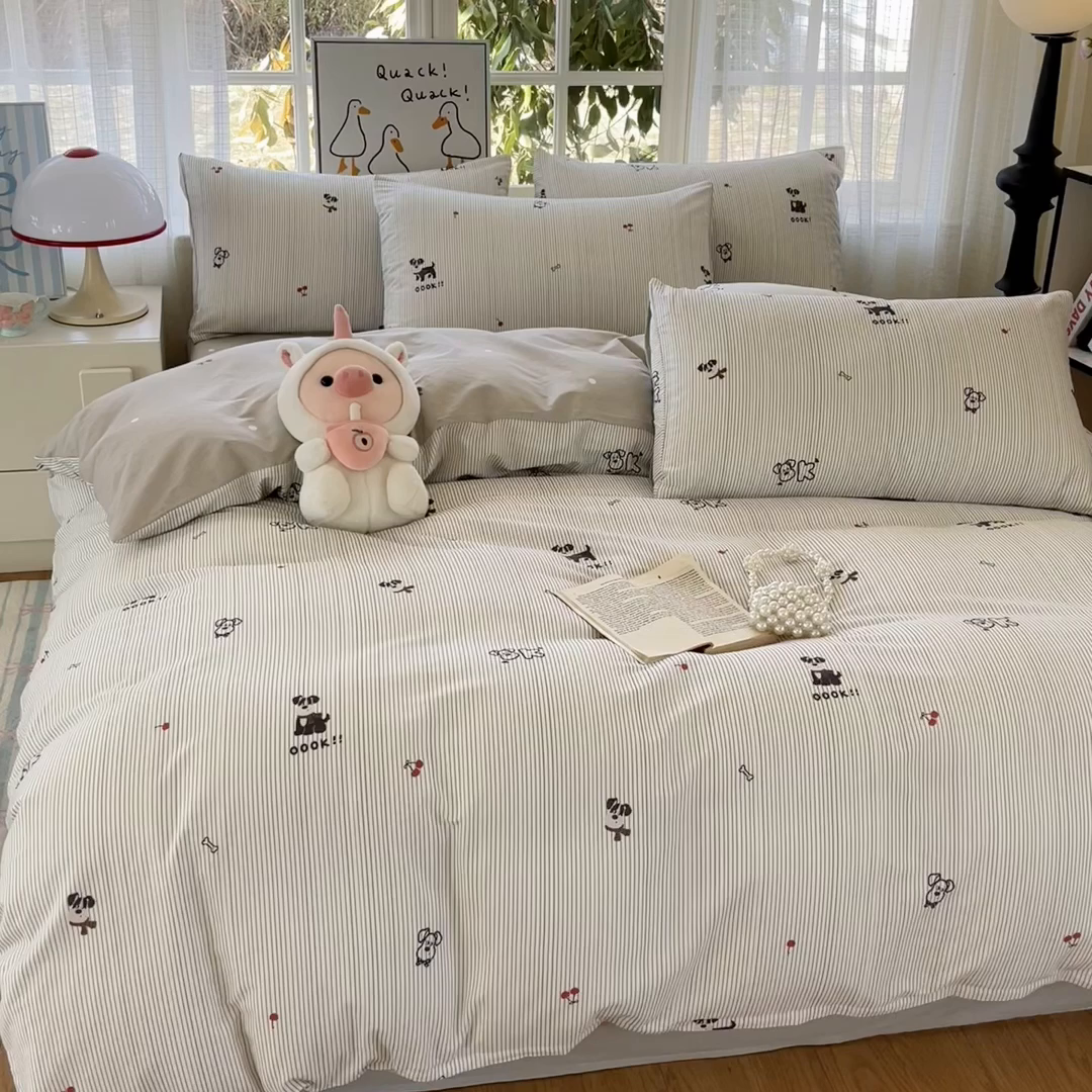 91家纺网 家纺一手货源 找家纺 睡美美家纺 2026新款全棉纯棉斜纹印花喷气小清新四季款学生三件套四件套 趣味萌犬