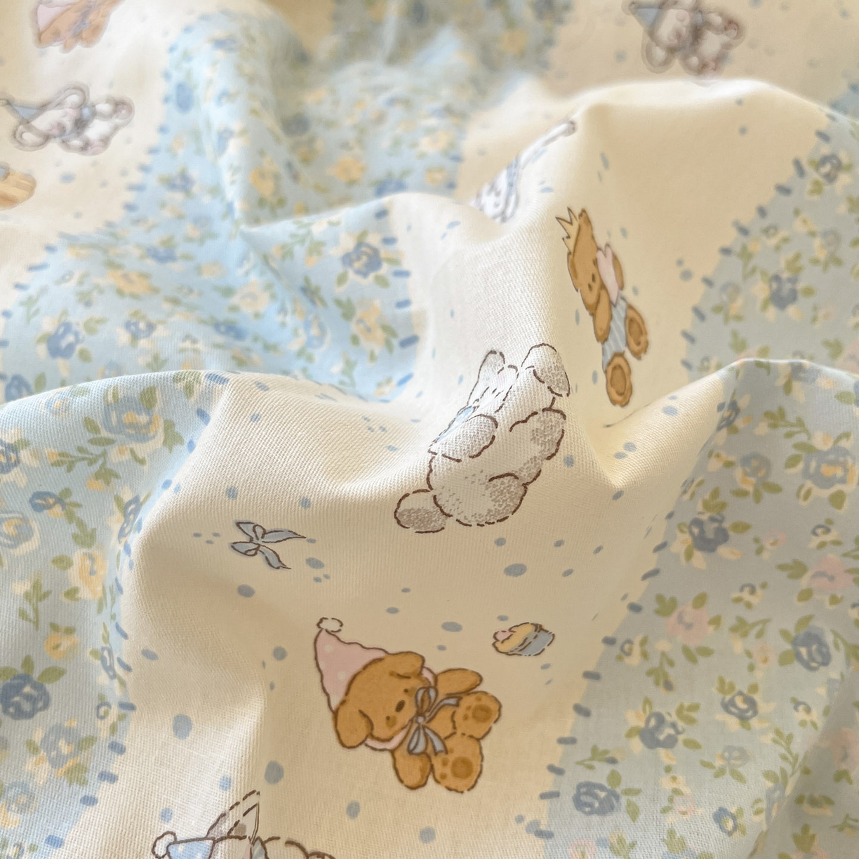 91家纺网 家纺一手货源 找家纺 睡美美家纺 2026新款全棉纯棉斜纹印花喷气小清新四季款学生三件套四件套 三小只