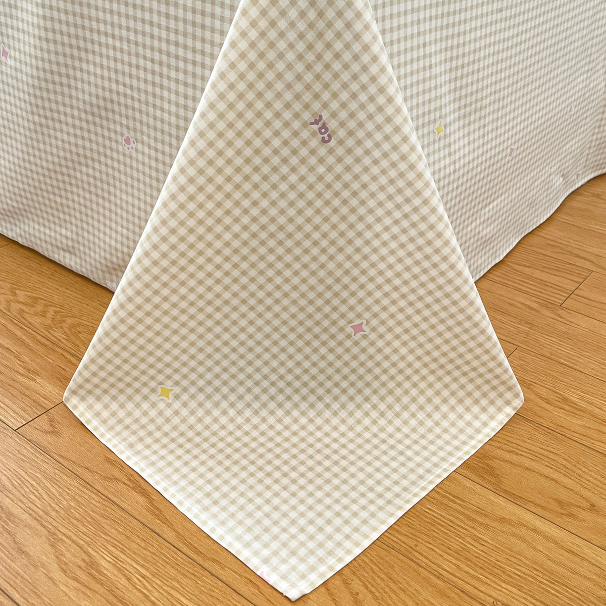 91家纺网 家纺一手货源 找家纺 睡美美家纺 2026新款全棉纯棉斜纹印花喷气小清新四季款学生三件套四件套 三小只