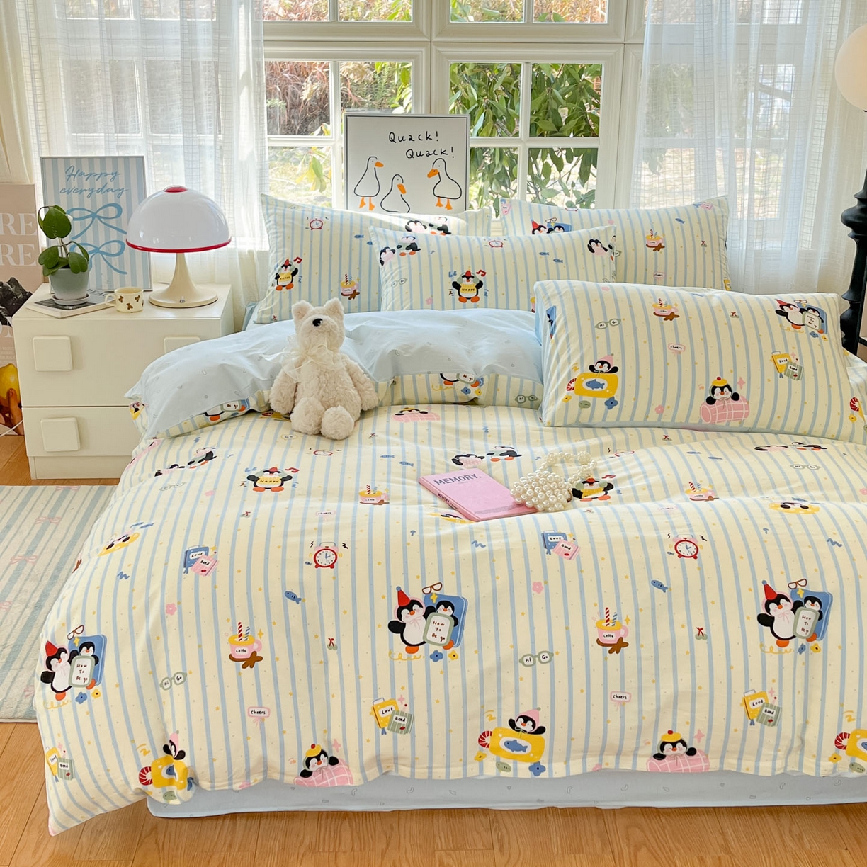 91家纺网 家纺一手货源 找家纺 睡美美家纺 2026新款全棉纯棉斜纹印花喷气小清新四季款学生三件套四件套 生日派企鹅