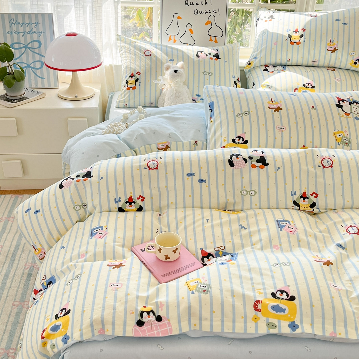 91家纺网 家纺一手货源 找家纺 睡美美家纺 2026新款全棉纯棉斜纹印花喷气小清新四季款学生三件套四件套 生日派企鹅