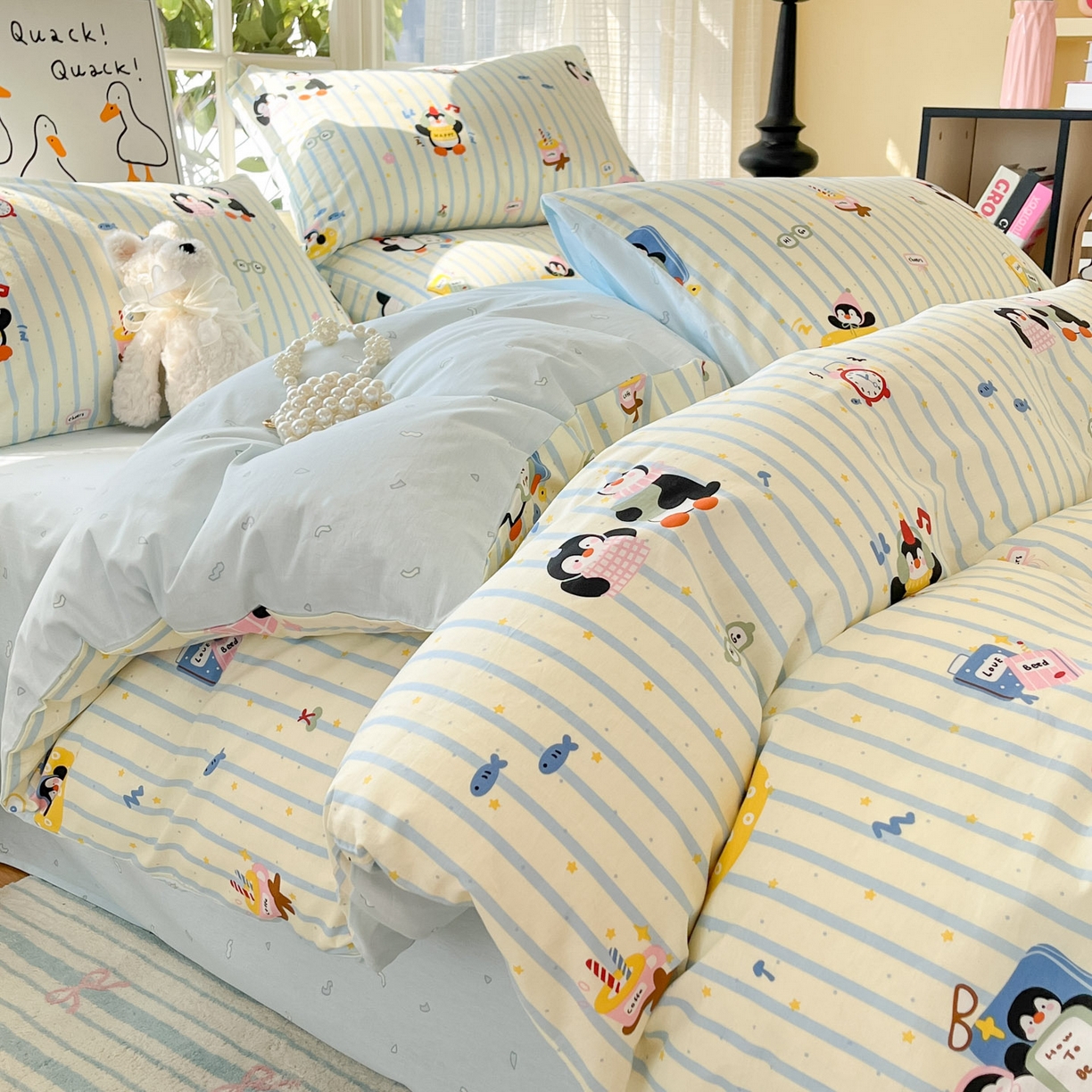 91家纺网 家纺一手货源 找家纺 睡美美家纺 2026新款全棉纯棉斜纹印花喷气小清新四季款学生三件套四件套 生日派企鹅