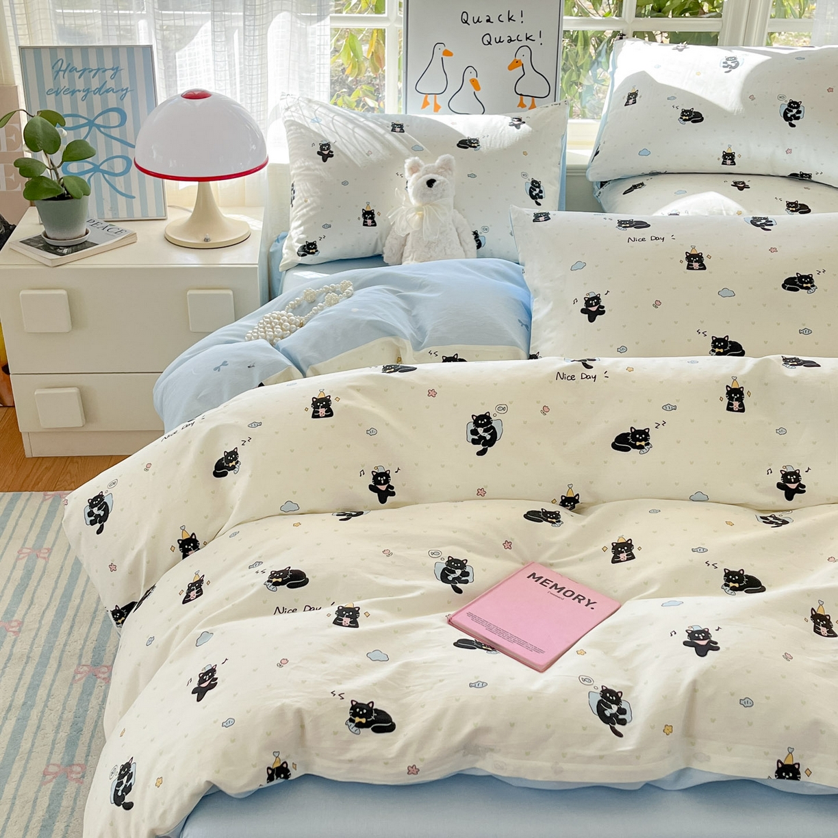 91家纺网 家纺一手货源 找家纺 睡美美家纺 2026新款全棉纯棉斜纹印花喷气小清新四季款学生三件套四件套 贪睡猫