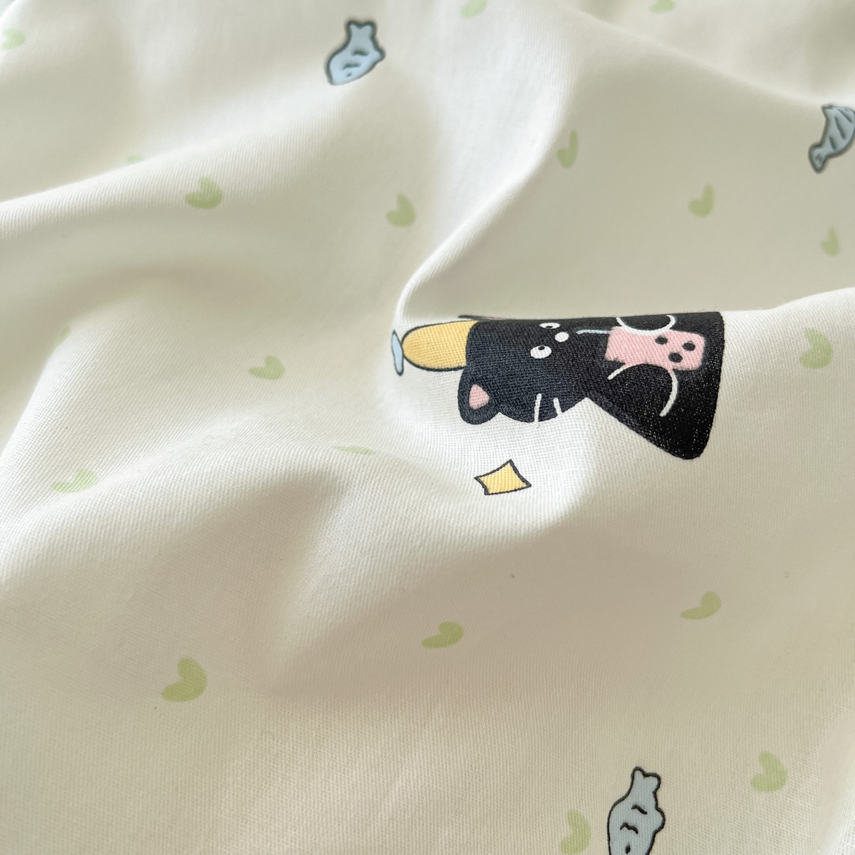 91家纺网 家纺一手货源 找家纺 睡美美家纺 2026新款全棉纯棉斜纹印花喷气小清新四季款学生三件套四件套 贪睡猫