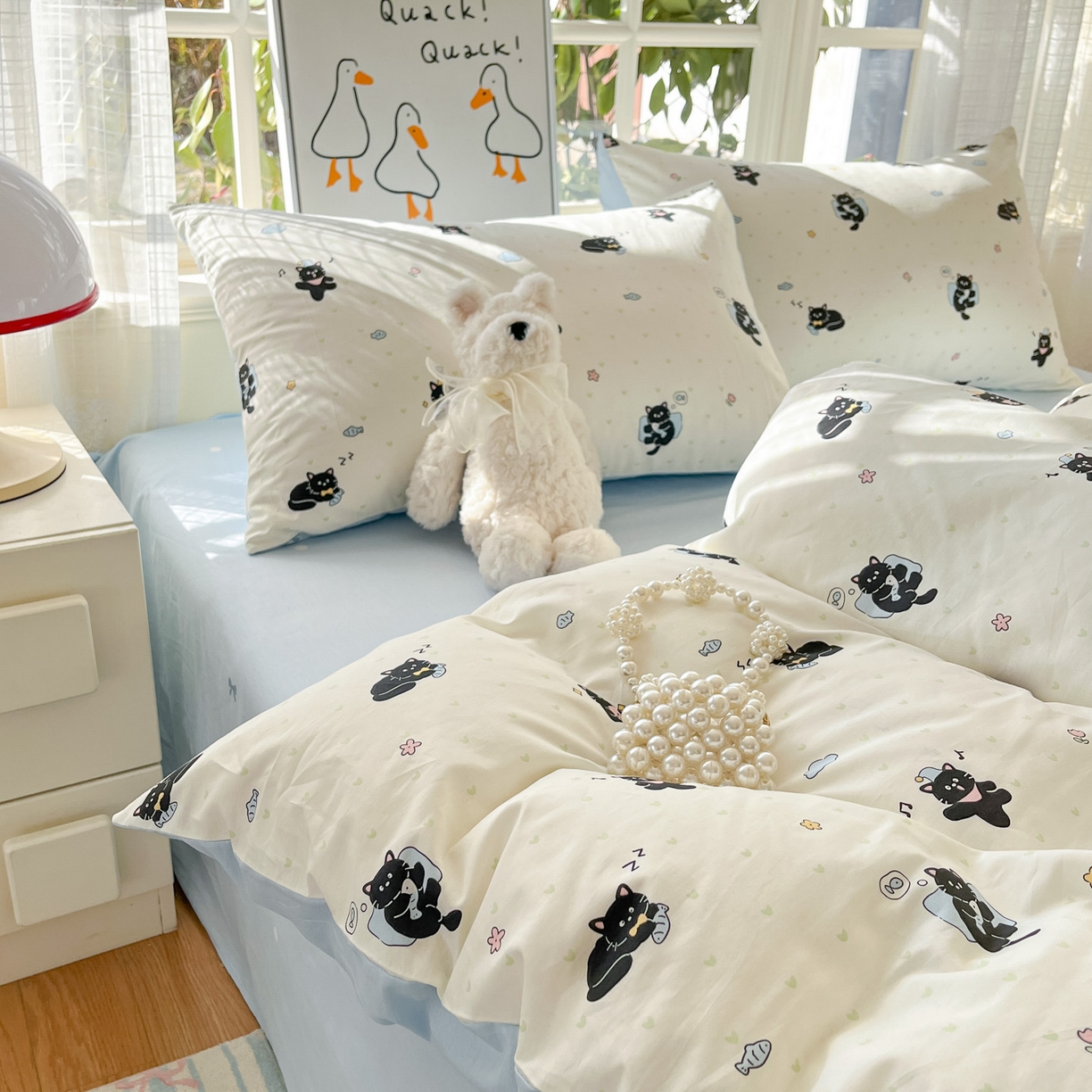 91家纺网 家纺一手货源 找家纺 睡美美家纺 2026新款全棉纯棉斜纹印花喷气小清新四季款学生三件套四件套 贪睡猫