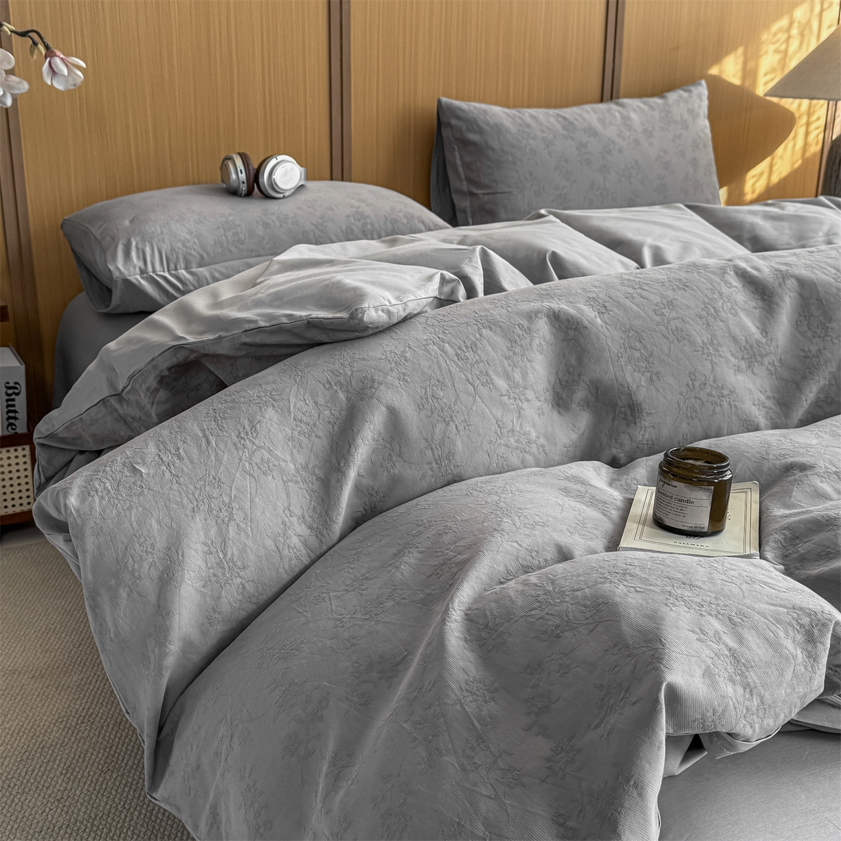 91家纺网 家纺一手货源 找家纺 灰鲸 2026新款全棉纯棉三层纱色织提花四件套 花影-雾灰